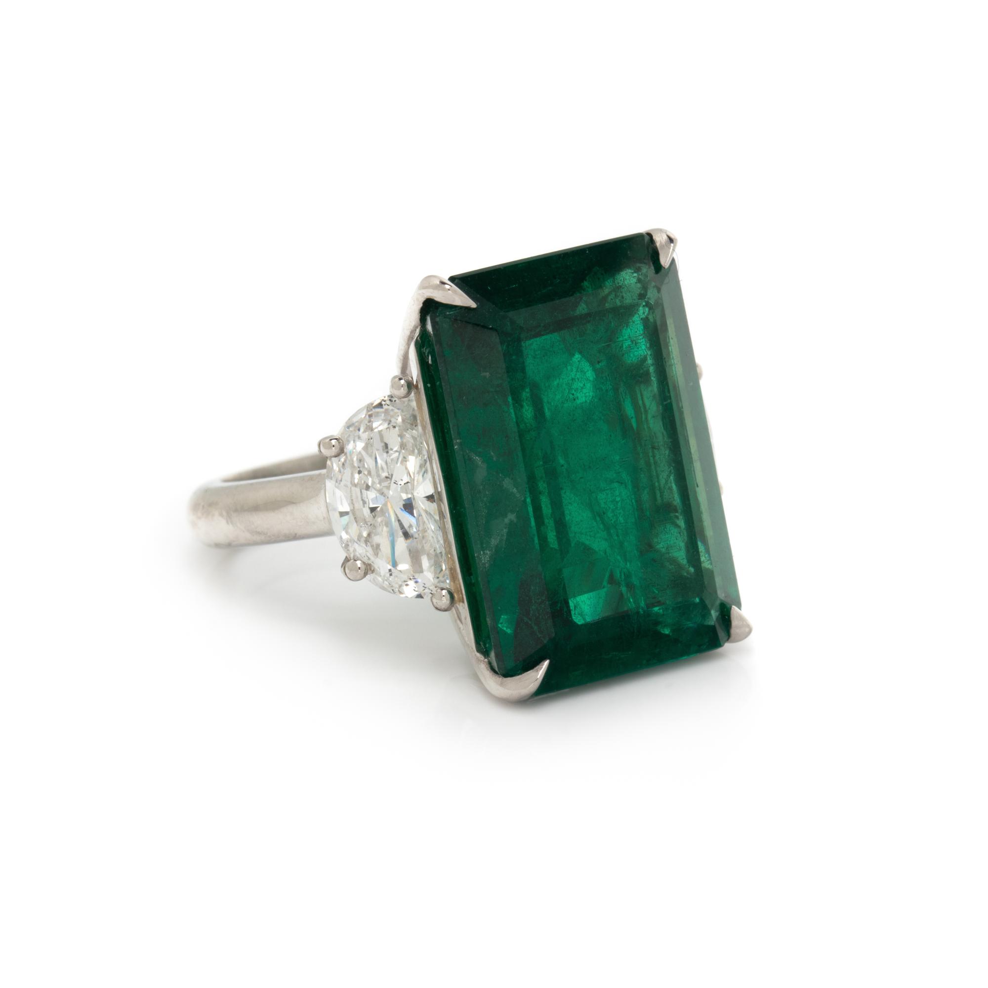 EMERALD AND DIAMOND RING