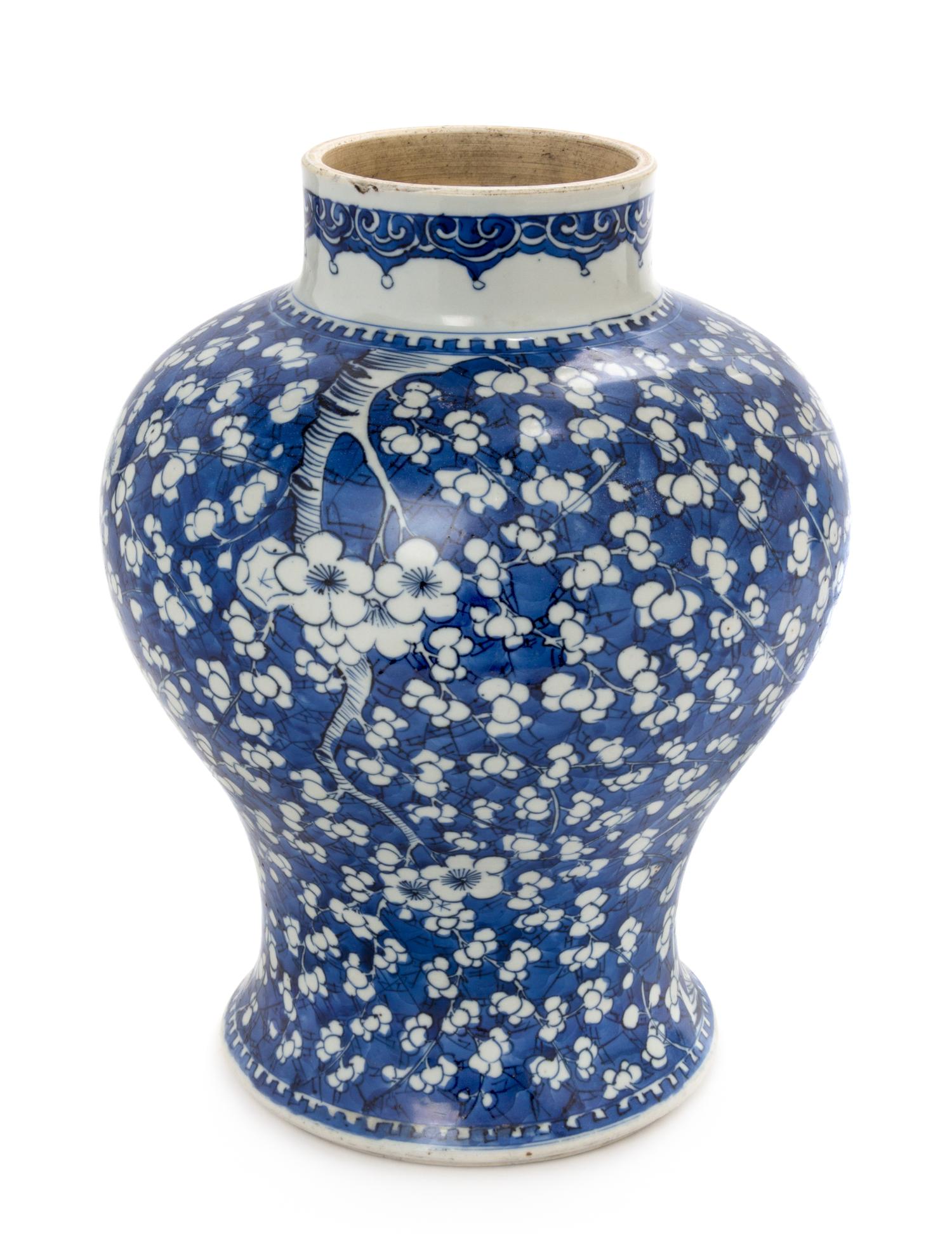 A Chinese Export Blue and White Porcelain Jar Height 14 inches. — KANGXI PERIOD (1662-1722)