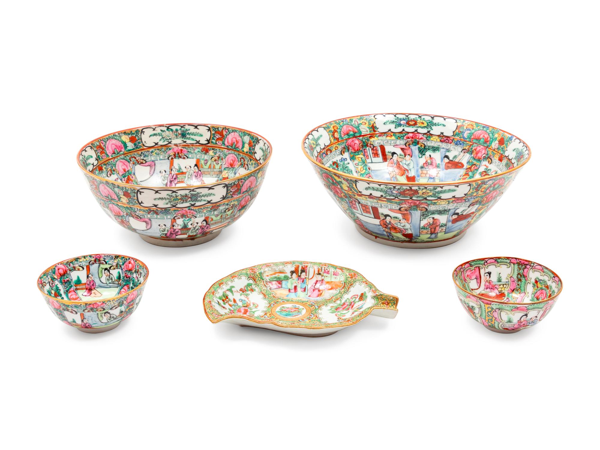 A Group of Chinese Export Porcelain Articles
