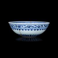 A Chinese Ming-Style Blue and White Porcelain Bowl, Mantouxinwan 青花纏枝花卉紋饅頭心盌