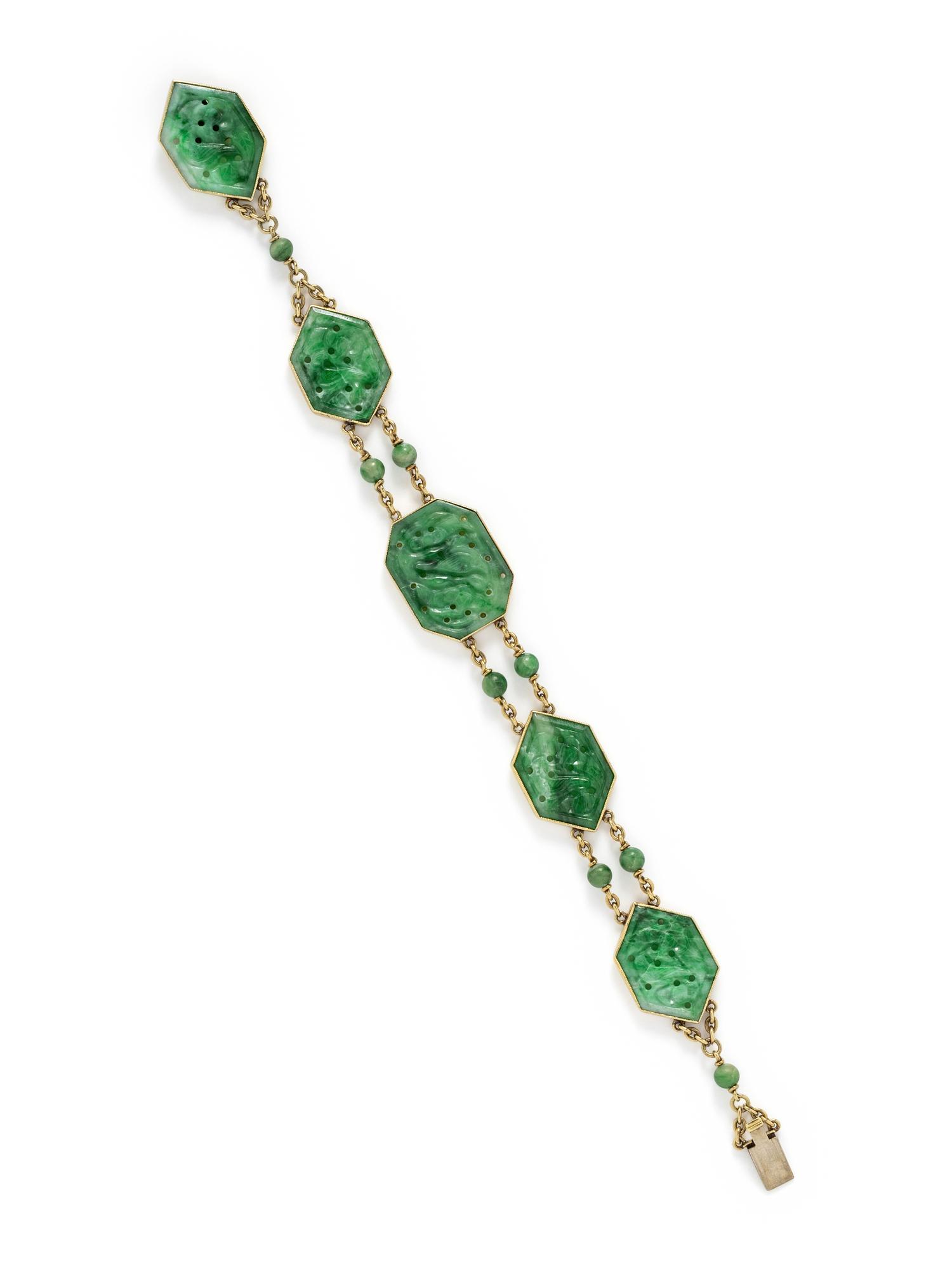 YELLOW GOLD AND CARVED JADE BRACELET