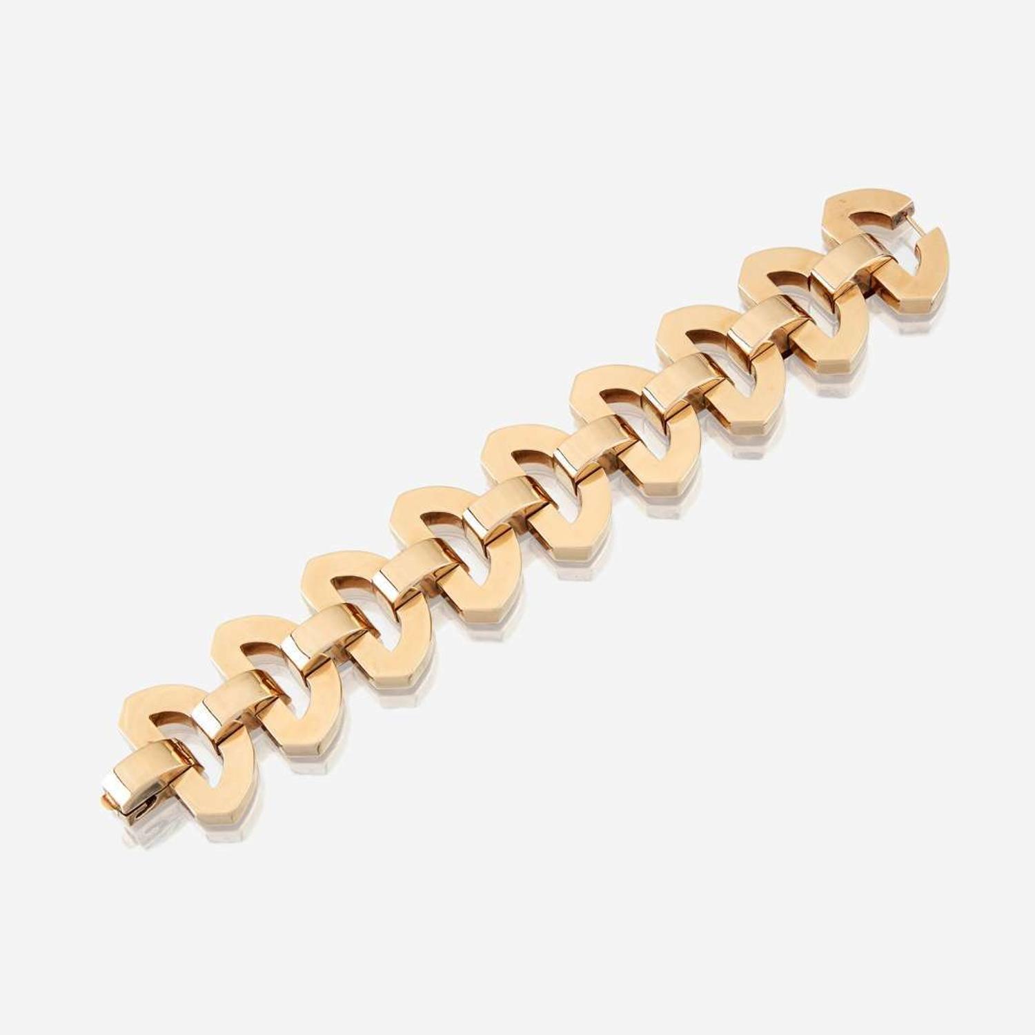 A fourteen karat gold bracelet