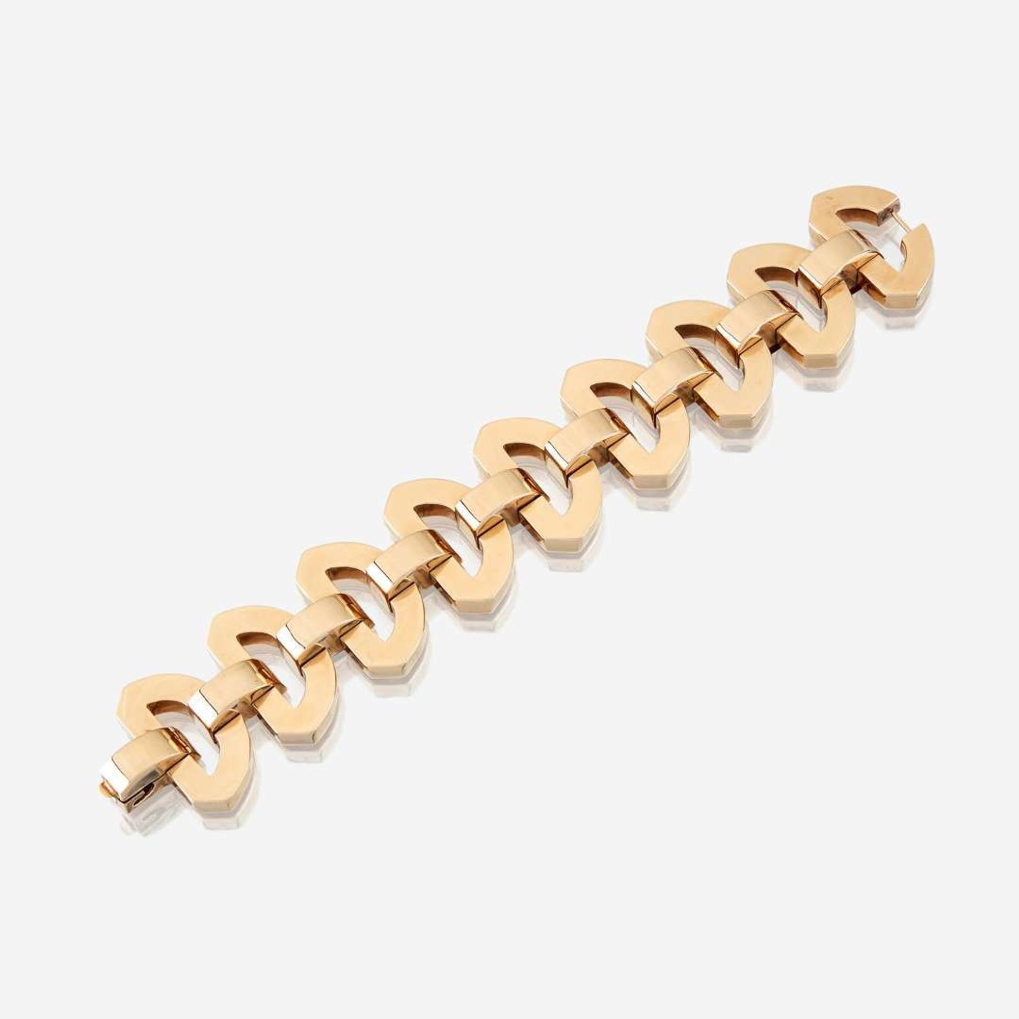 A fourteen karat gold bracelet