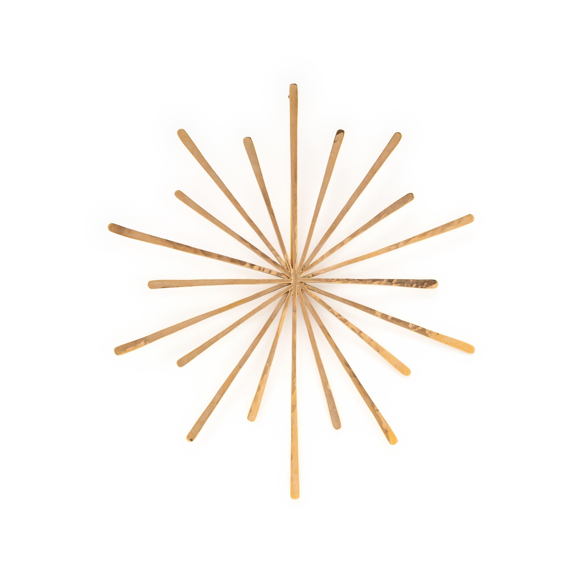 YELLOW GOLD NECKLACE AND BROOCH