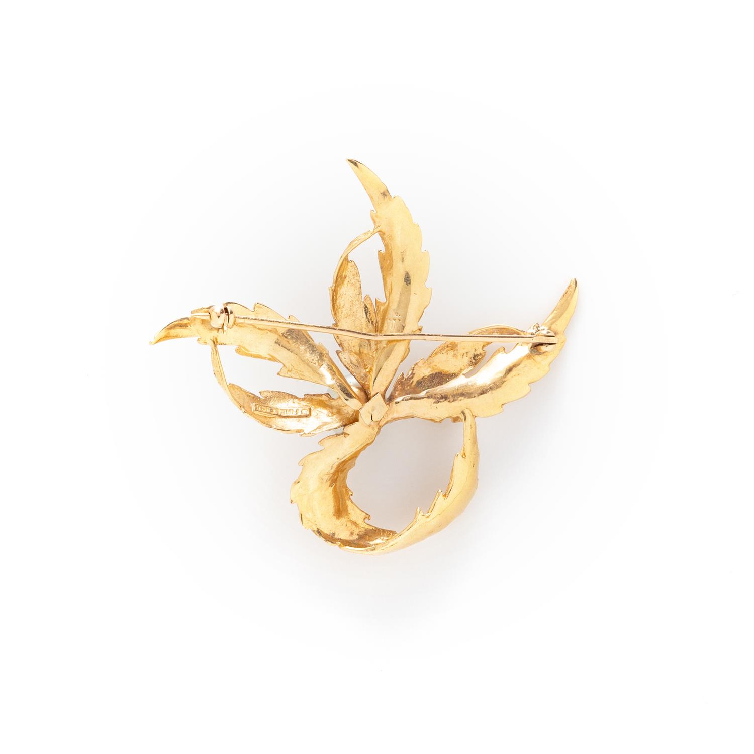 CULTURED PEARL AND YELLOW GOLD BROOCH