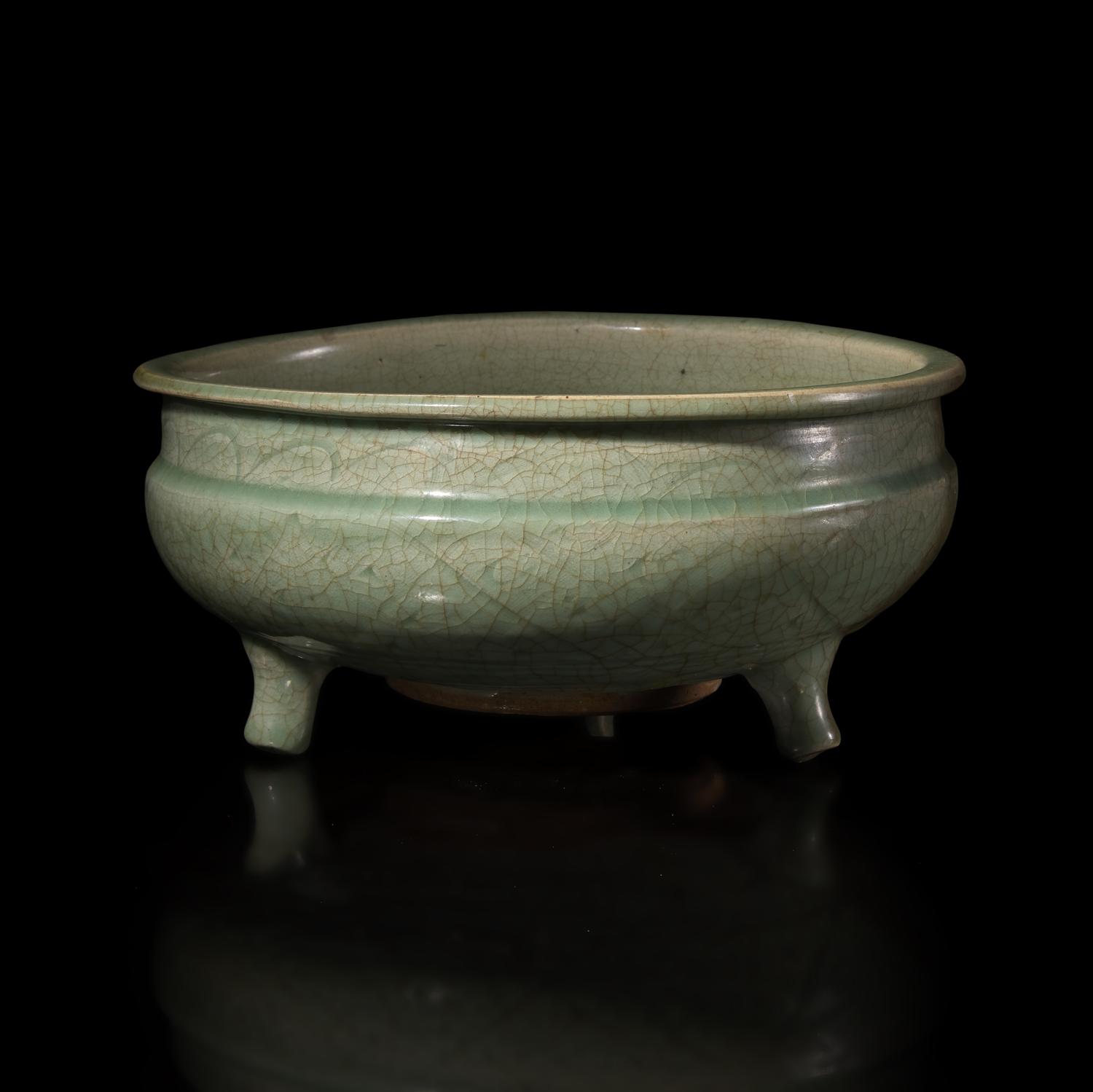 A Chinese Longquan Celadon Glazed Tripod Censer, Late Ming-Early Qing Dynasty — 明末清初 龍泉青釉刻花三足爐