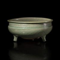 A Chinese Longquan Celadon Glazed Tripod Censer, Late Ming-Early Qing Dynasty — 明末清初 龍泉青釉刻花三足爐