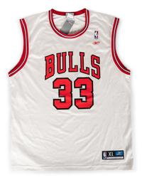 A Scottie Pippen Signed Autograph Chicago Bulls Jersey (Beckett Authentication Services BAS Certified),