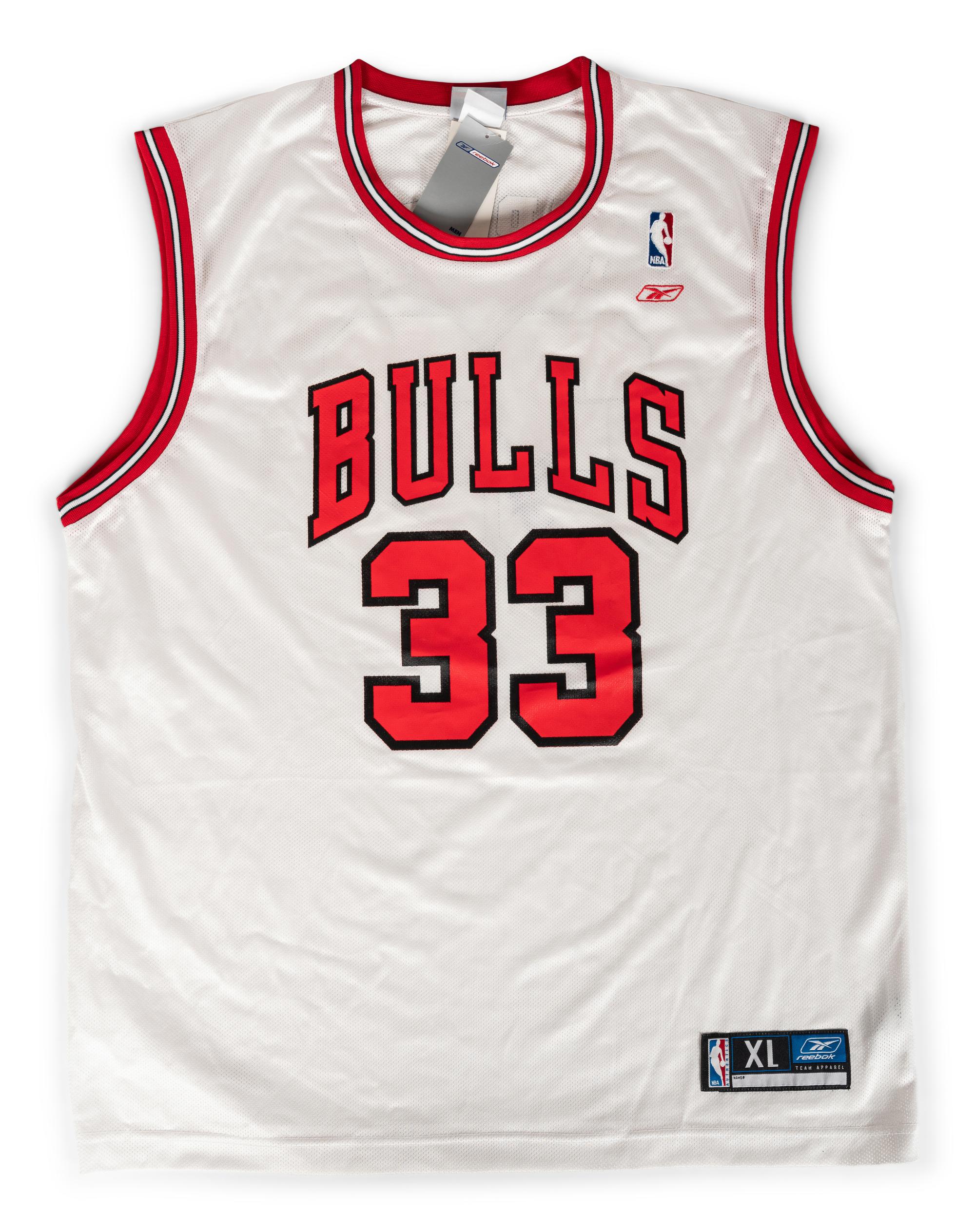 A Scottie Pippen Signed Autograph Chicago Bulls Jersey (Beckett Authentication Services BAS Certified),