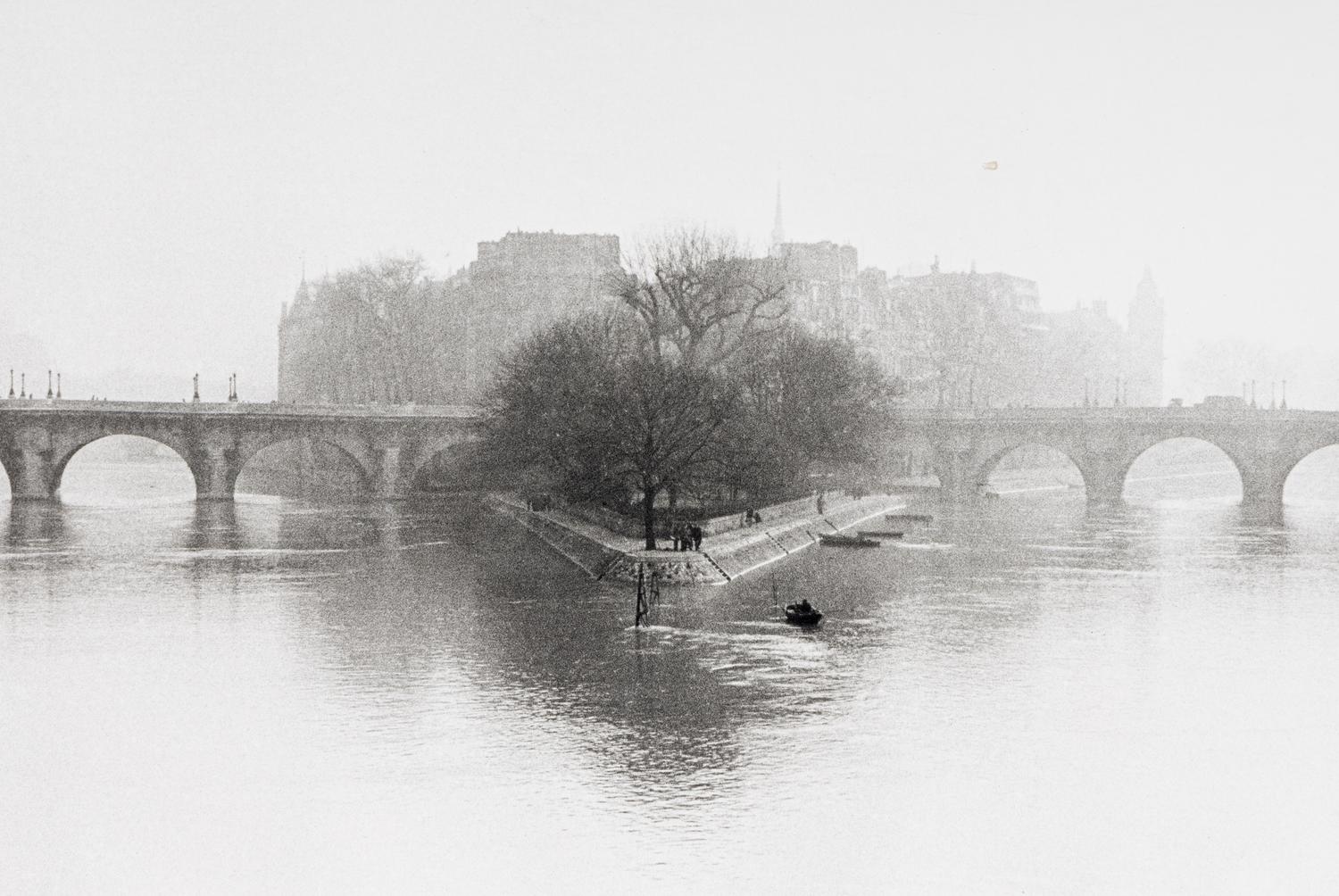 Henri Cartier-Bresson (1908-2004) Île de la Cité, Paris, 1932