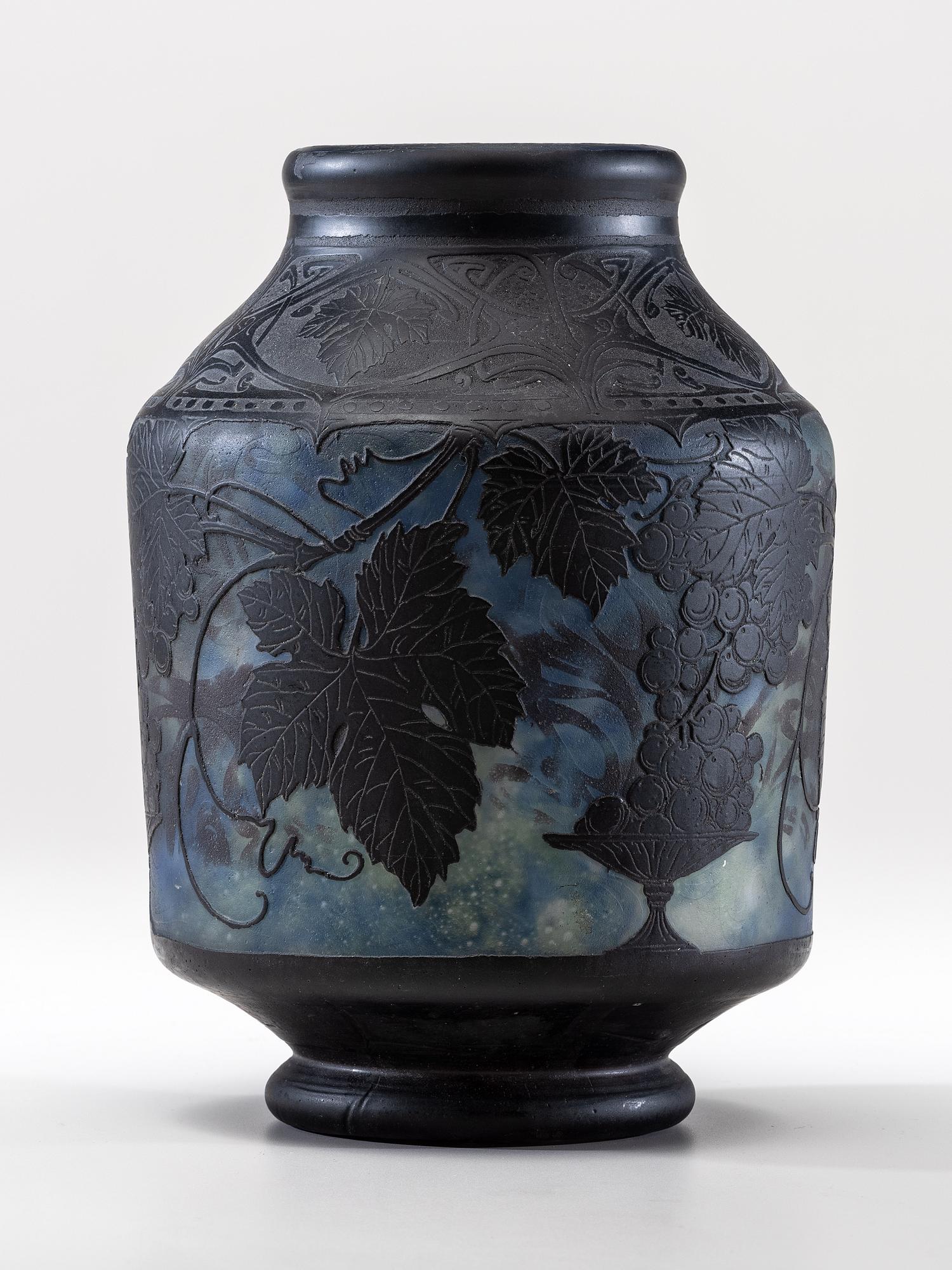 Barrel-Form Vase