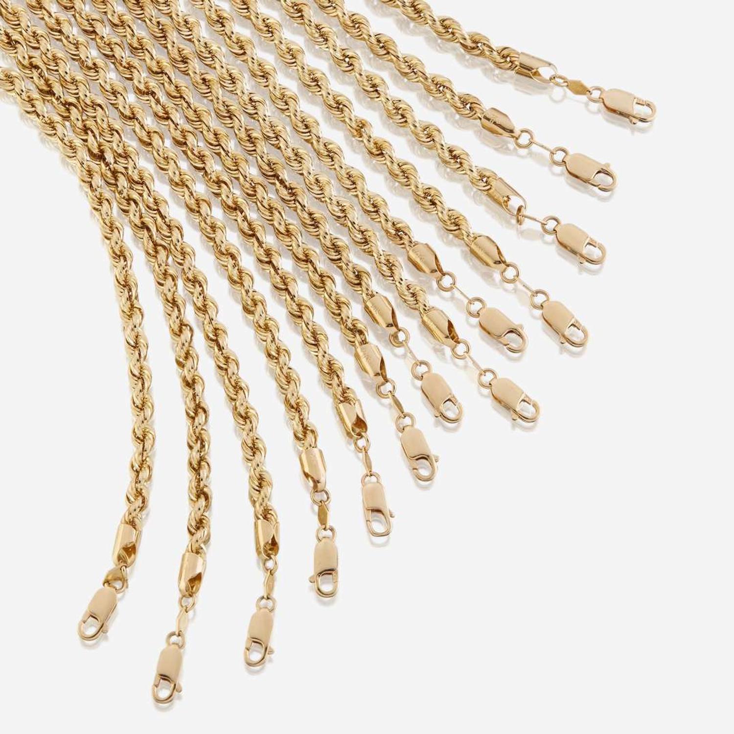 A collection of thirteen fourteen karat gold necklaces