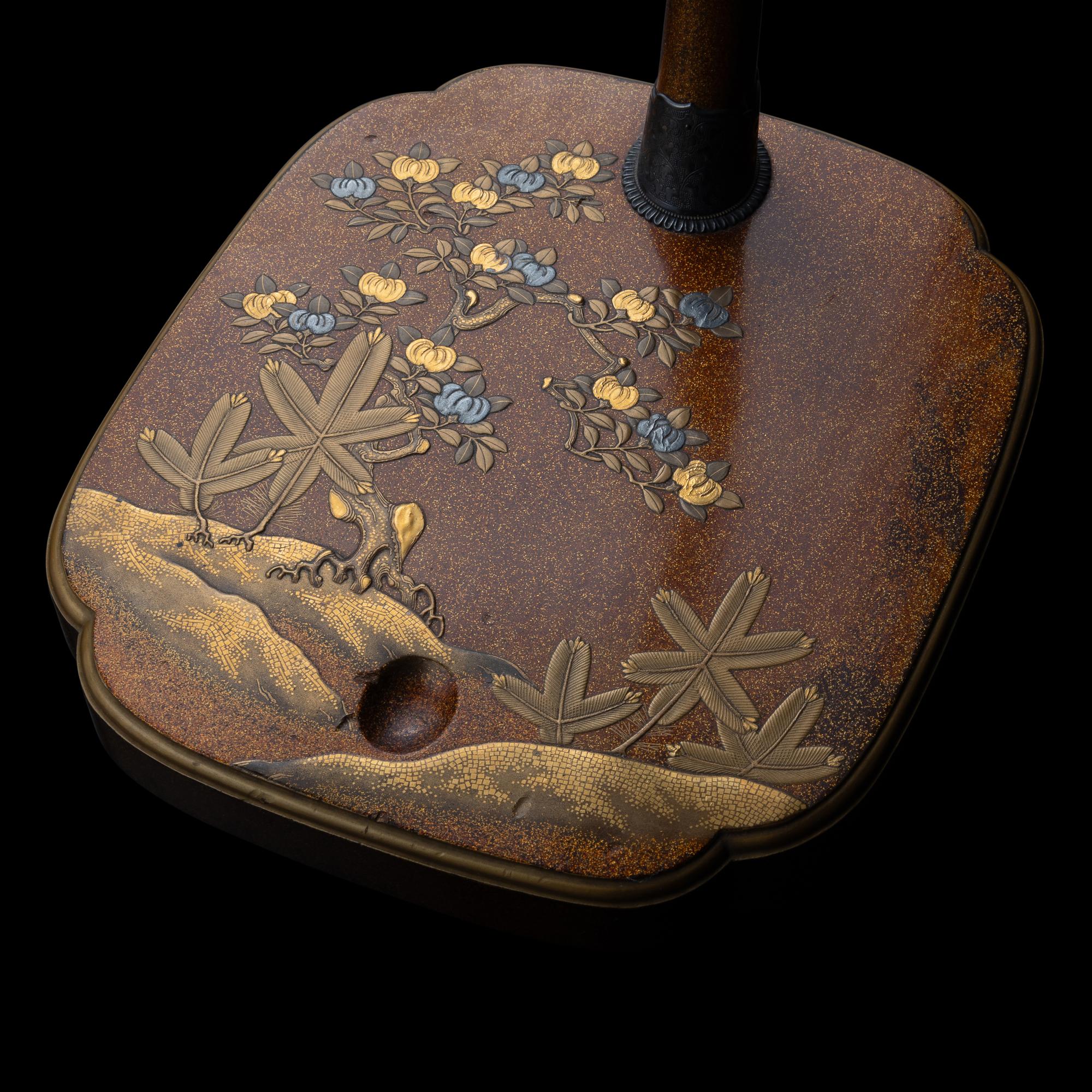 A Japanese Gold Lacquer Sword Stand, Tachi-kake, with Wood Box, Meiji Period 日本明治時期 梨子地松橘蒔繪太刀拵