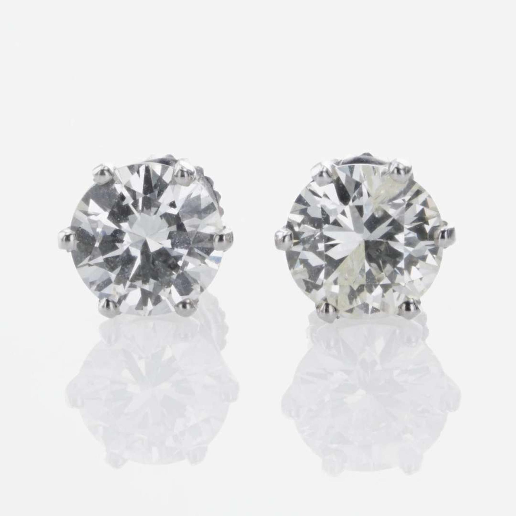 14K White Gold Diamond Stud Earrings