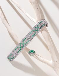 ART DECO, EMERALD AND DIAMOND SCULPTURAL 'TOI ET MOI' RING
