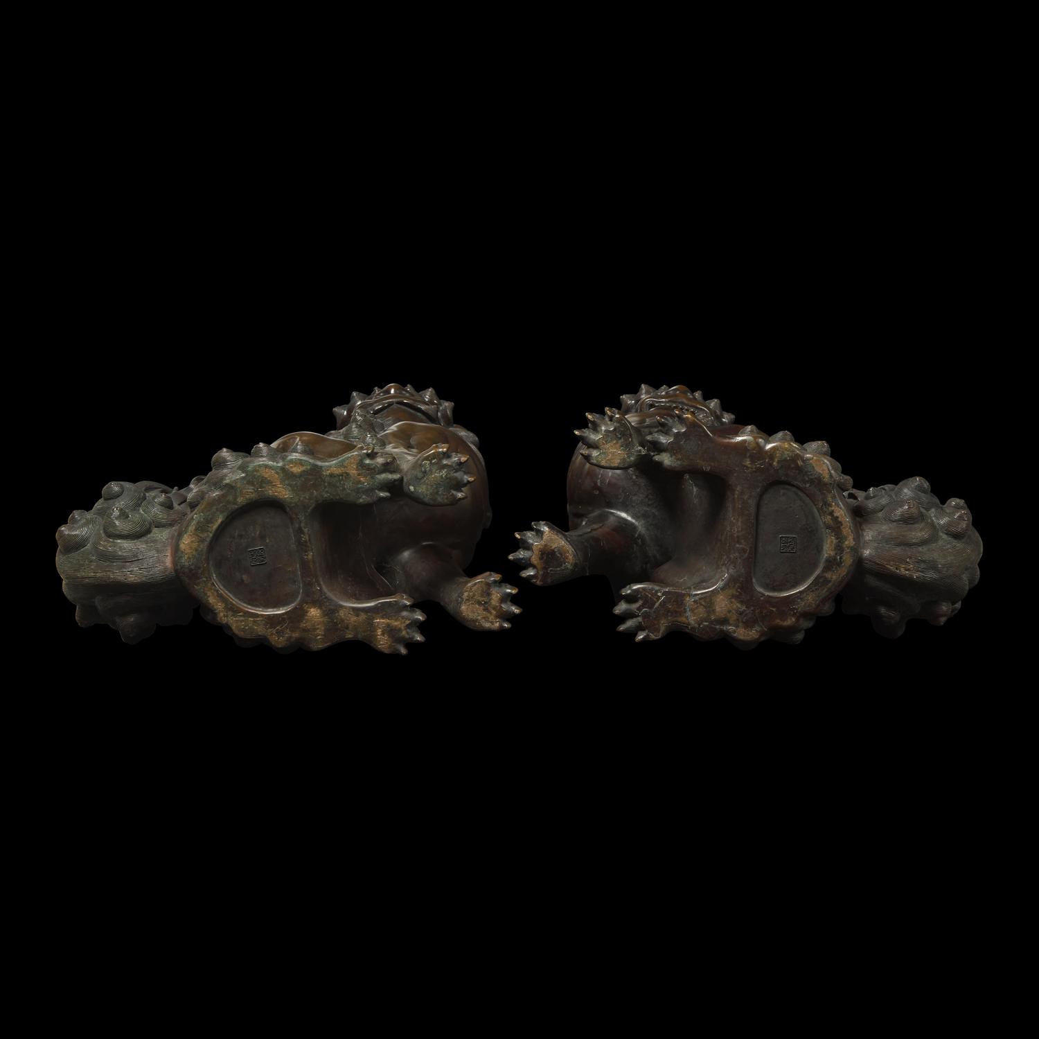 A Pair of Japanese Patinated Bronze Guardian Dogs, Komainu, Signed Yoshikawa Yasuyoshi, Meiji Period, 日本明治時期 銅狛犬一對
