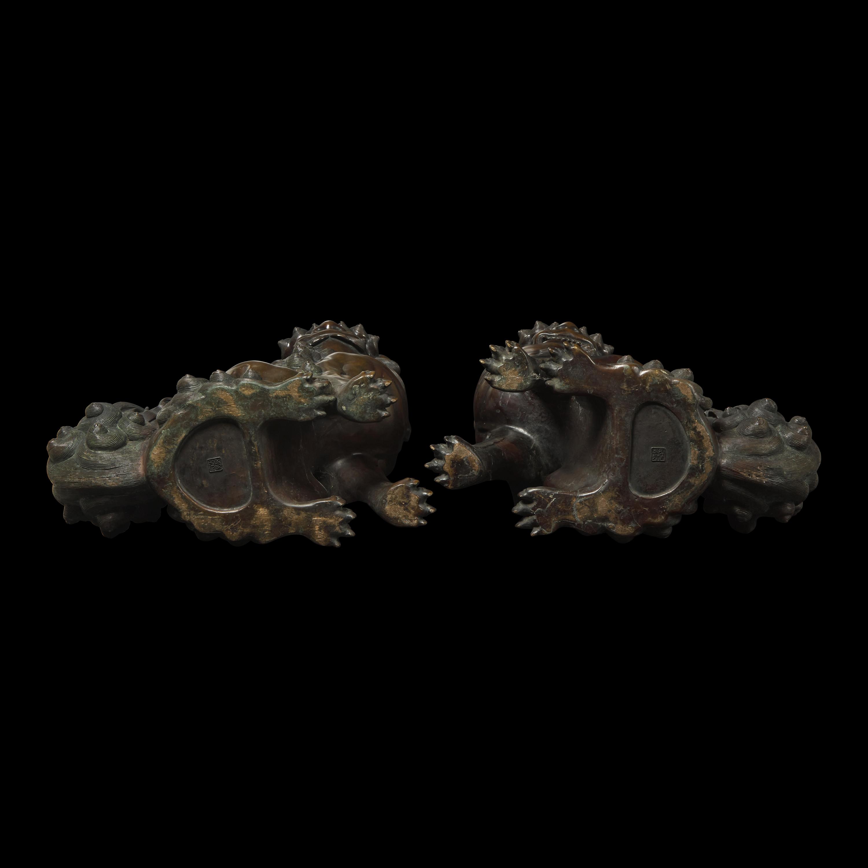 A Pair of Japanese Patinated Bronze Guardian Dogs, Komainu, Signed Yoshikawa Yasuyoshi, Meiji Period, 日本明治時期 銅狛犬一對