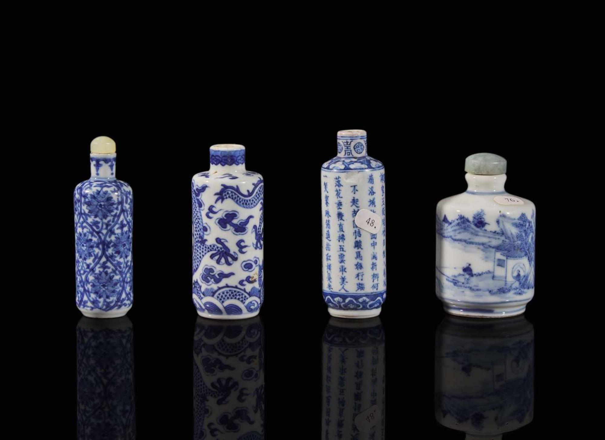 A group of four Chinese blue and white porcelain snuff bottles 青花瓷鼻煙壺一組四件