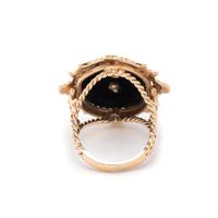 YELLOW GOLD AND ONYX RING