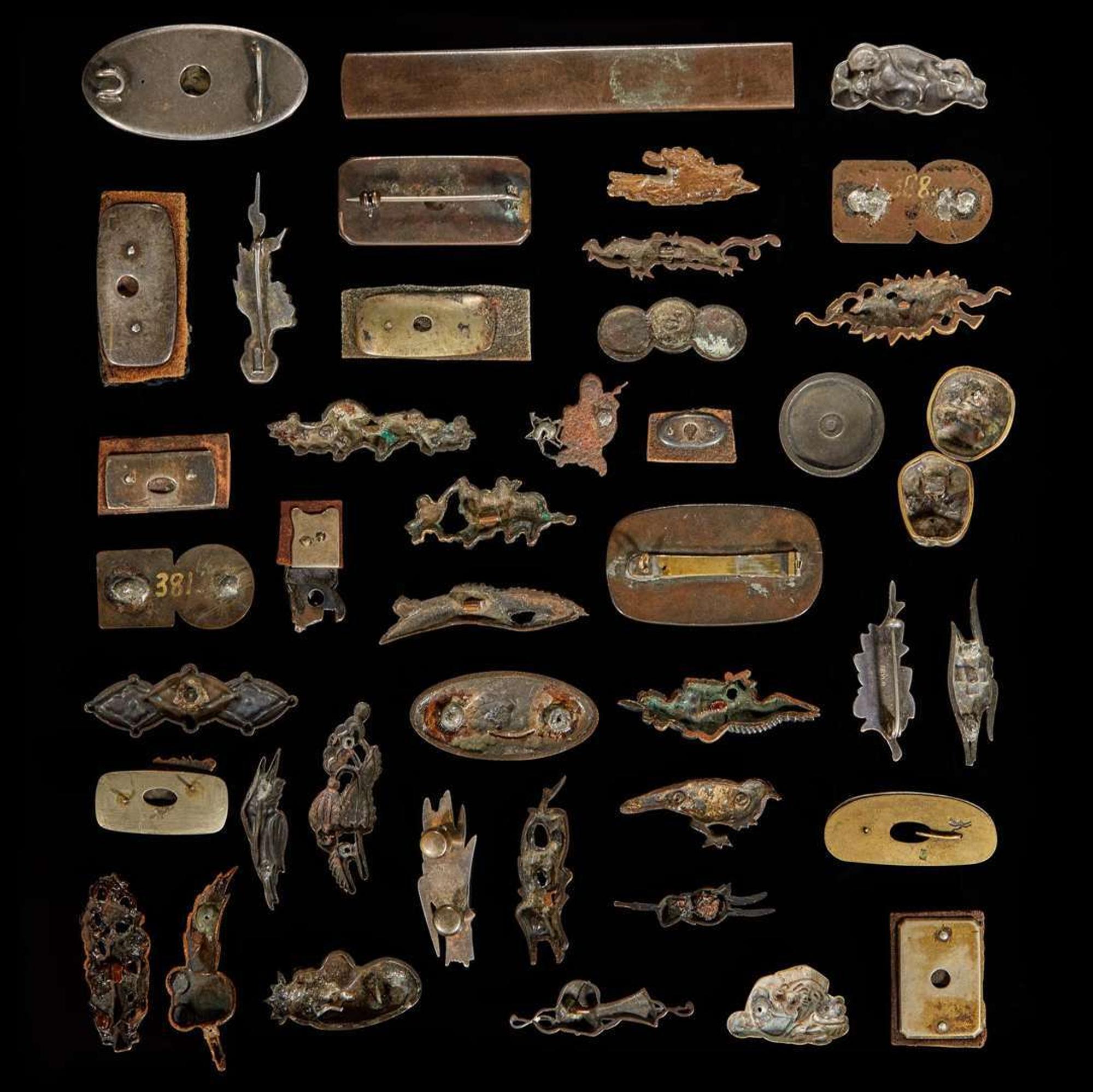 A Group of 42 assorted Japanese metal fittings 日本金屬小器物 42件 Edo to Meiji period ?????