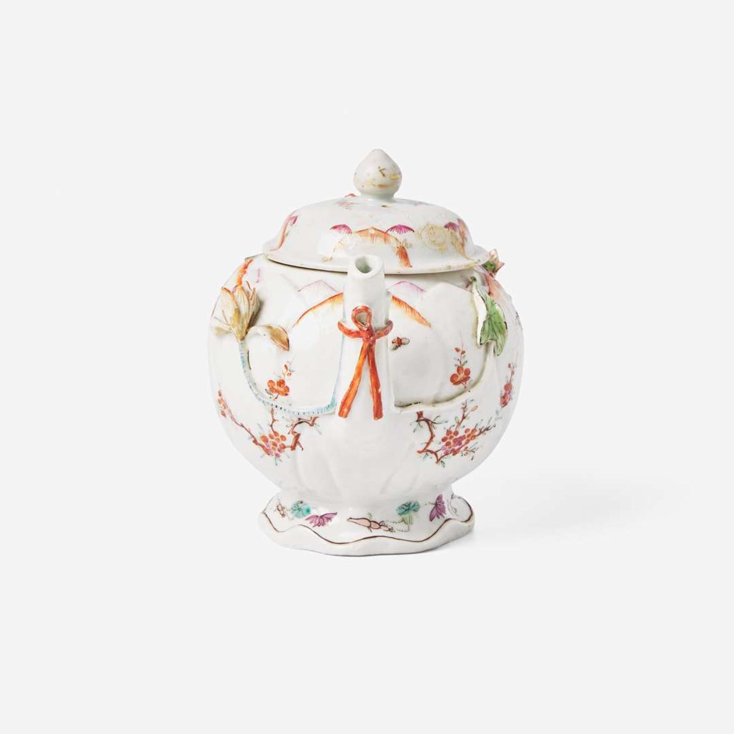 An unusual Chinese export porcelain famille rose-decorated "Lotus" teapot 粉彩茶壺 18th century ????