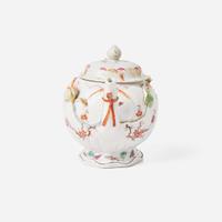 An unusual Chinese export porcelain famille rose-decorated "Lotus" teapot 粉彩茶壺 18th century ????