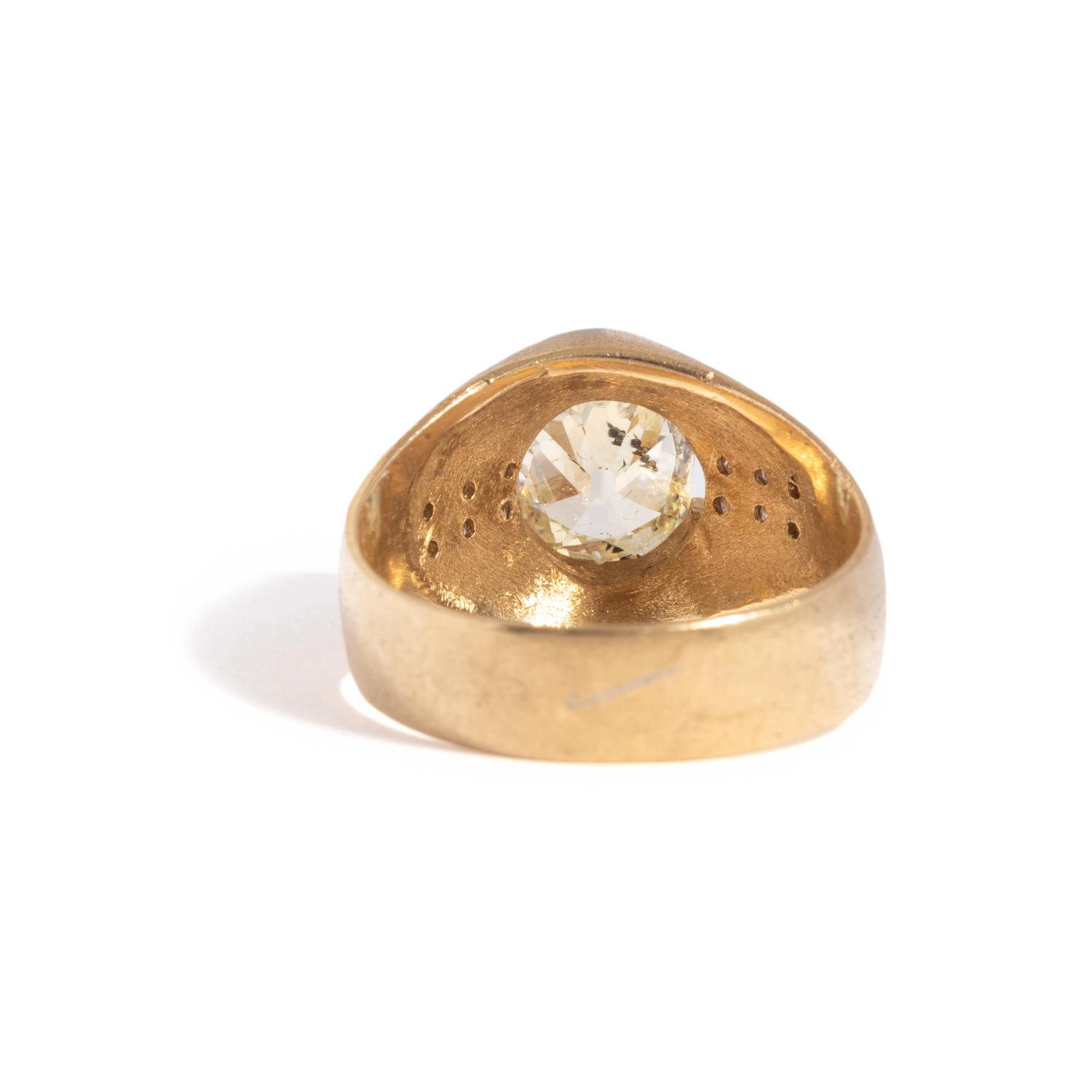 YELLOW GOLD AND DIAMOND RING