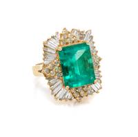 An 18 Karat Yellow Gold, Emerald and Diamond Ring, 9.30 dwts.