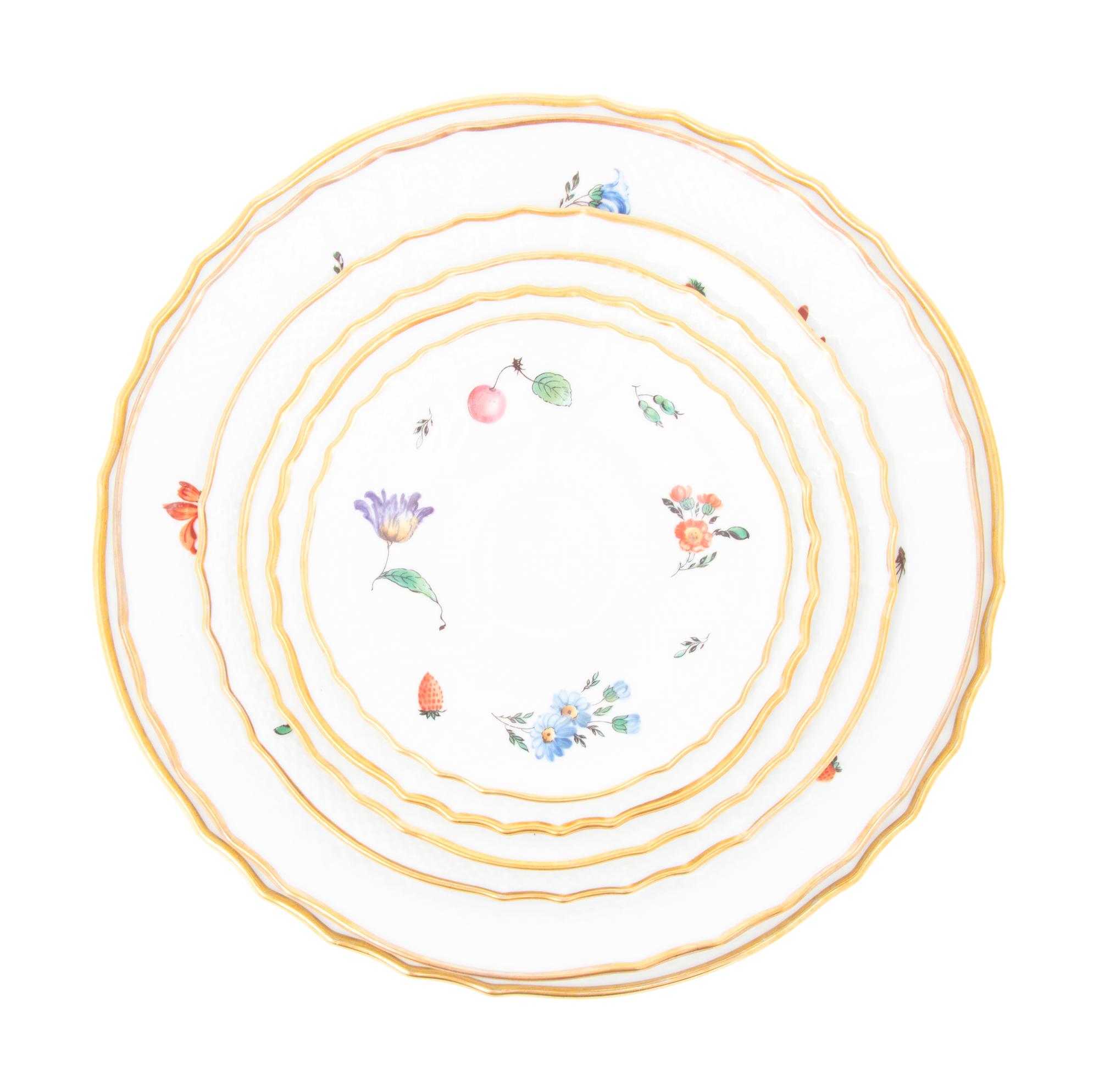 A Richard Ginori Porcelain Dinner Service