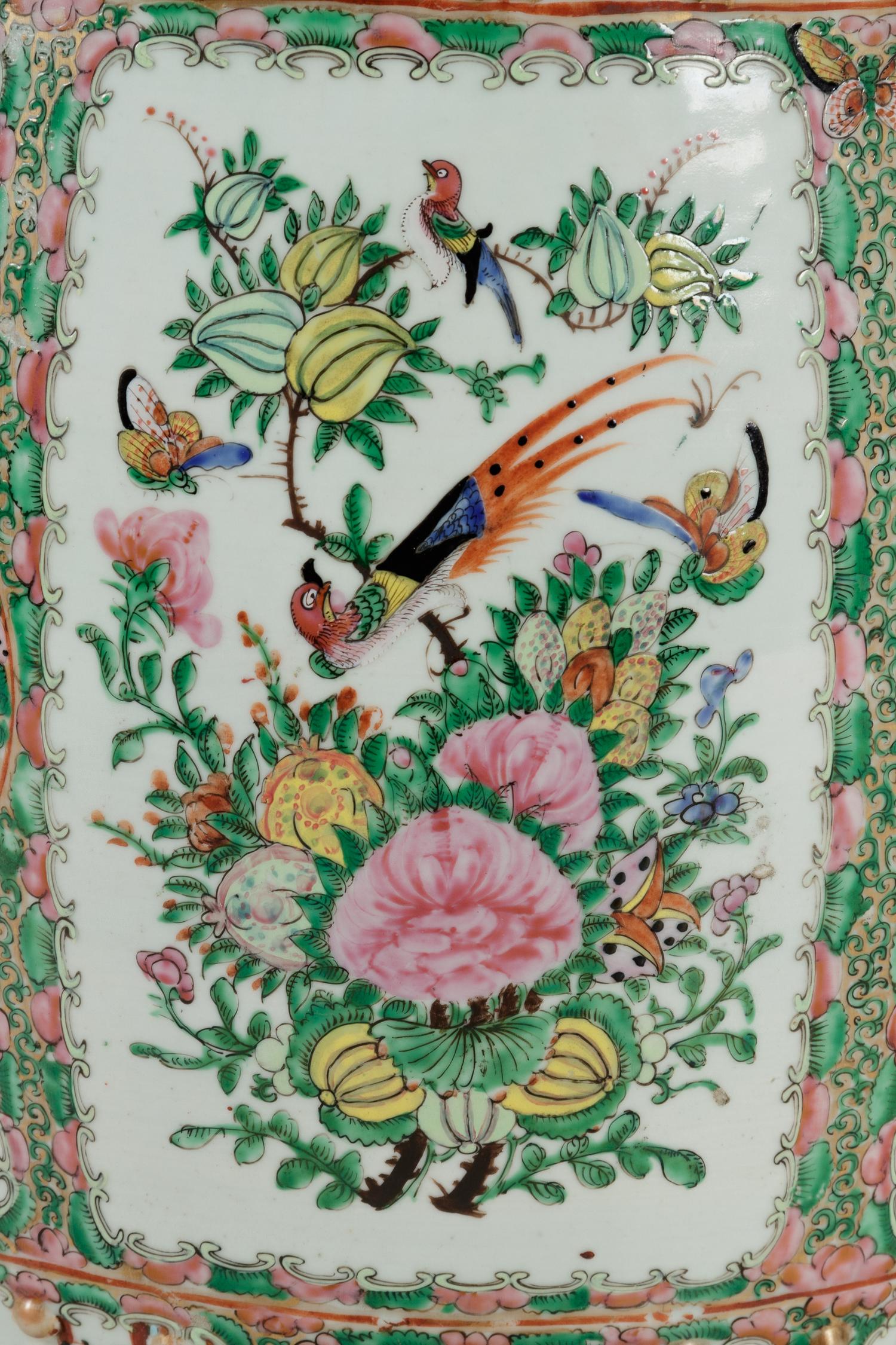 A Chinese Export Rose Medallion Porcelain Garden Seat