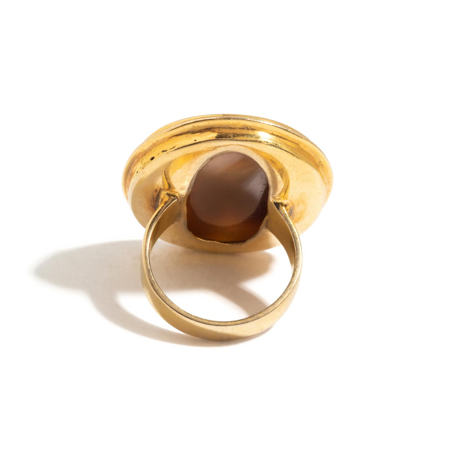 A Fine Neoclassical Gold and Agate Finger Ring with a Bust of the Goddess Athena