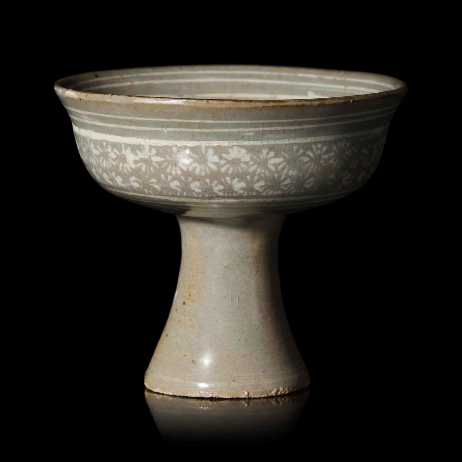 A Korean Buncheong Stem Cup, 14th/15th Century 十四-十五世紀 高麗粉青沙器高足杯