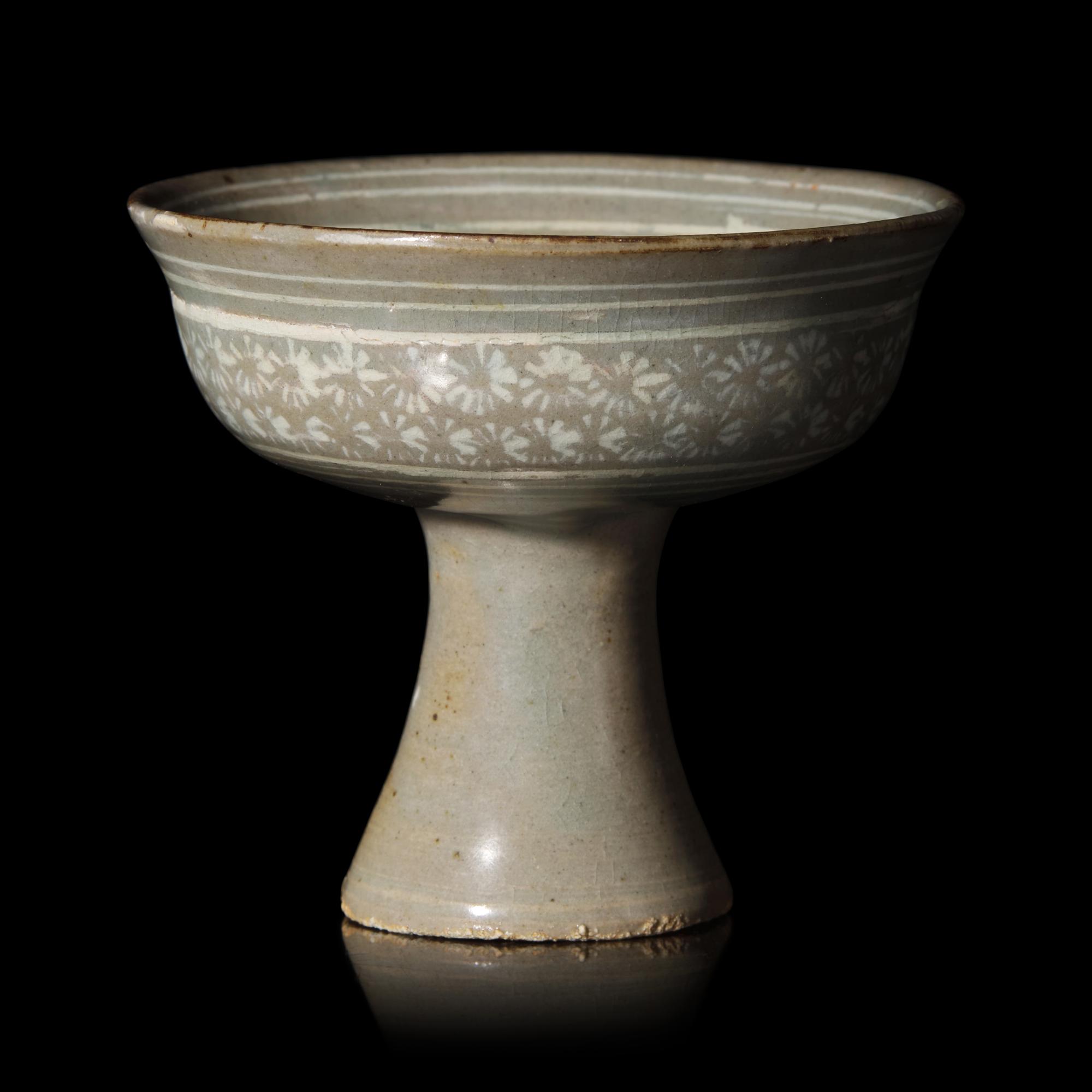 A Korean Buncheong Stem Cup, 14th/15th Century 十四-十五世紀 高麗粉青沙器高足杯