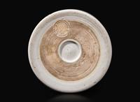 A Chinese famille-vert brush pot 素三彩筆筒
