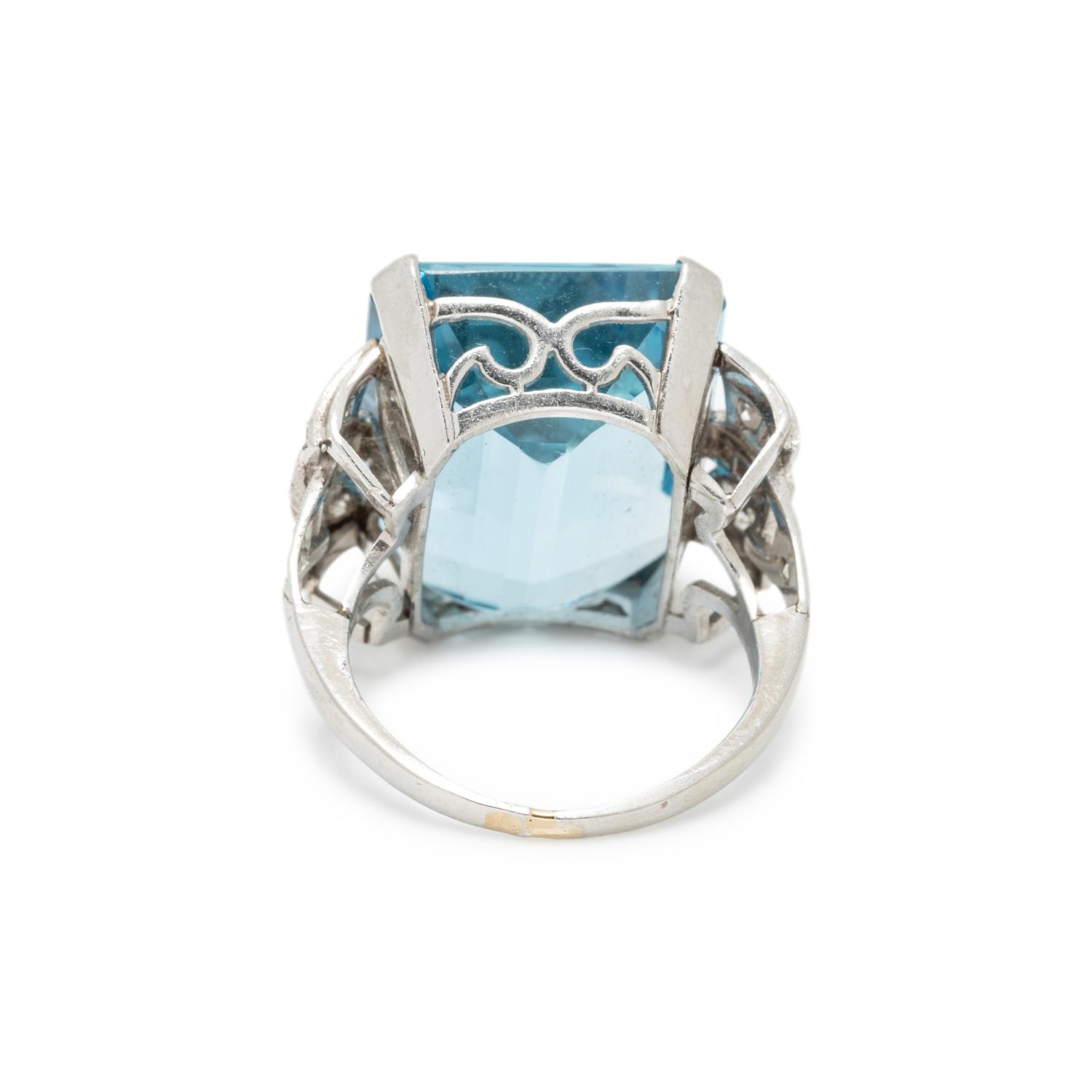 PLATINUM, AQUAMARINE AND DIAMOND RING