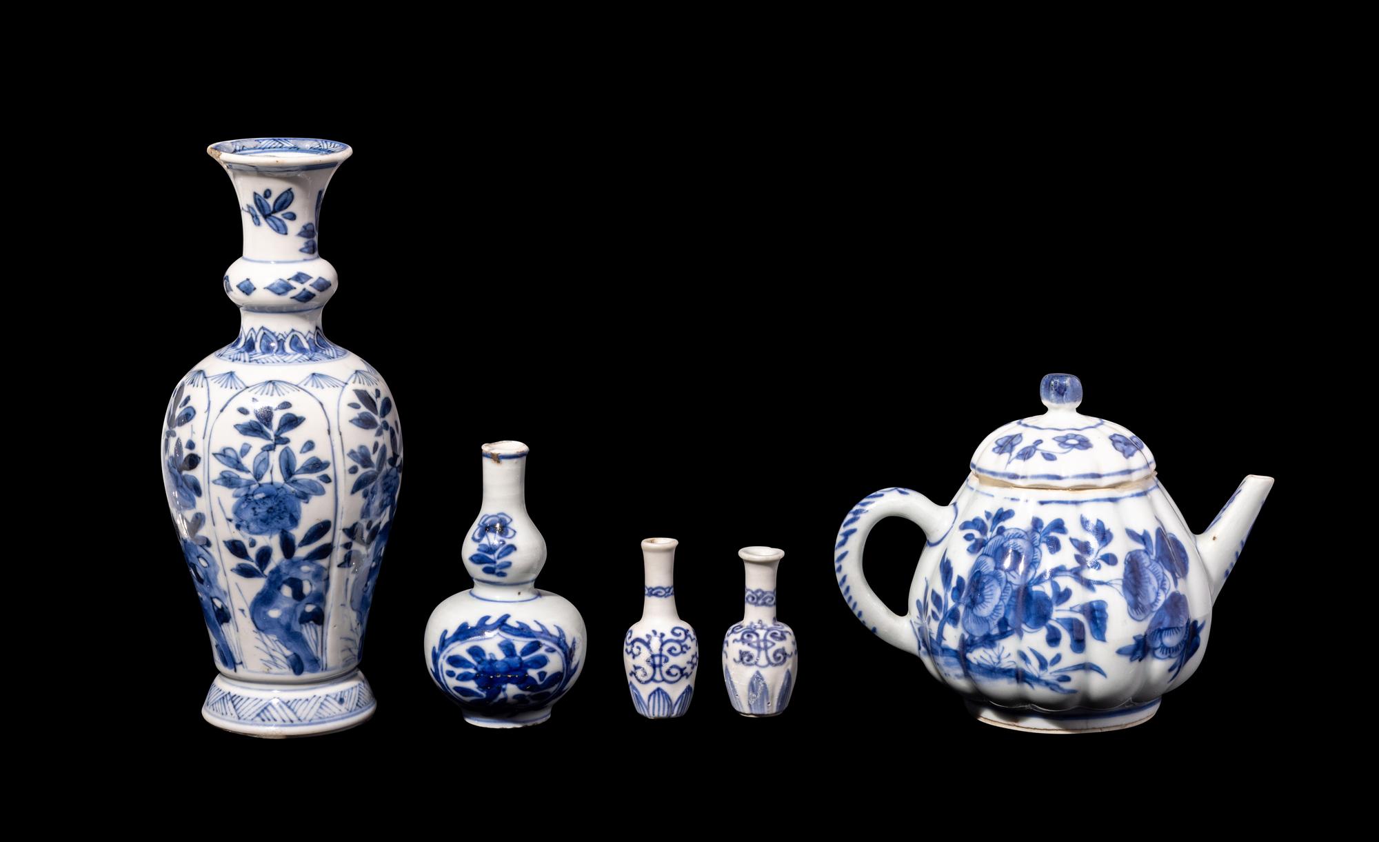 Seven Chinese Export Blue and White Porcelain Articles