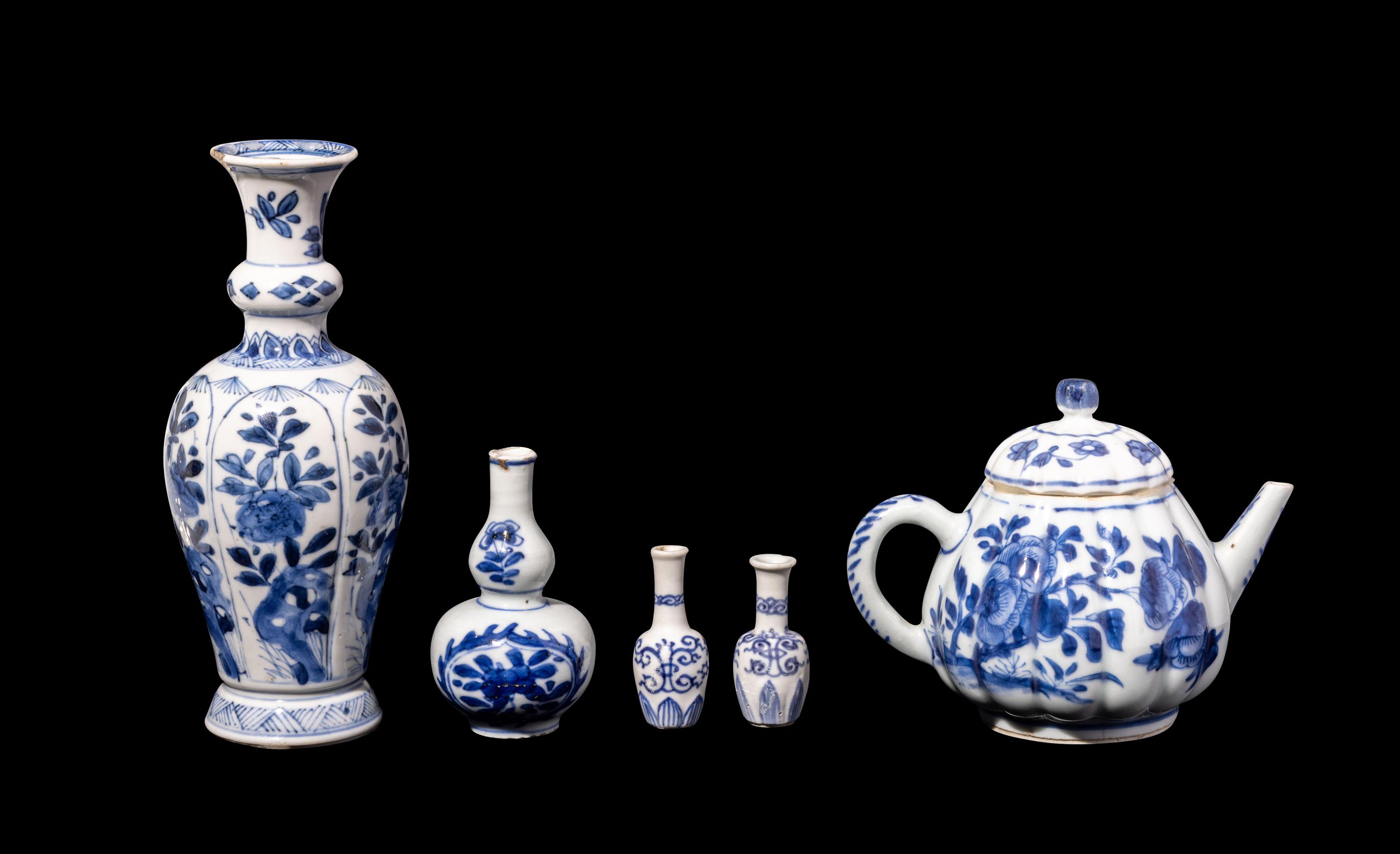 Seven Chinese Export Blue and White Porcelain Articles