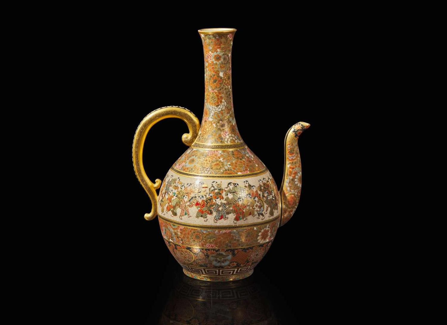 A finely decorated Satsuma-type ewer, signed Shizan, Meiji period 薩摩燒式執壺 司山製款 明治