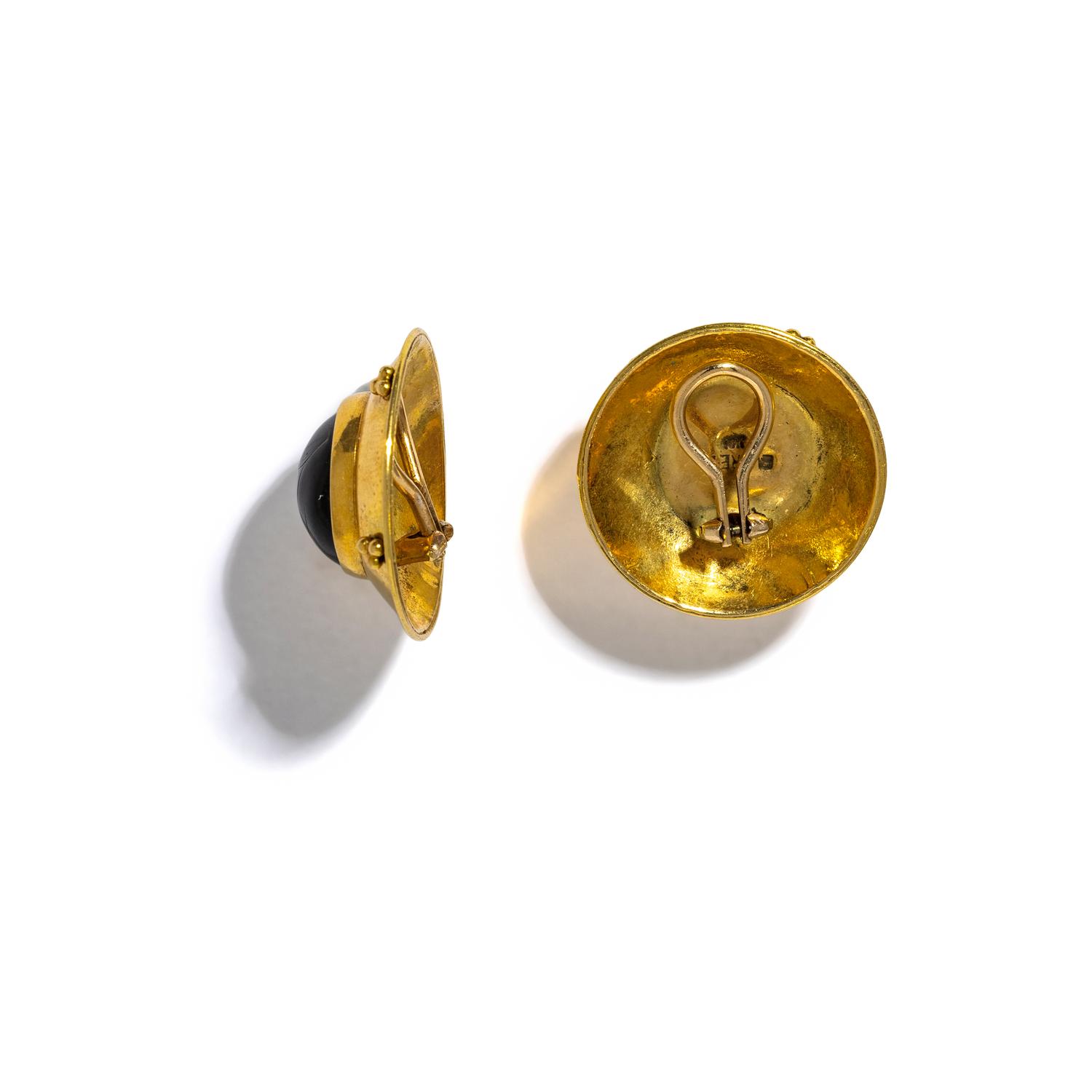 BLACK CORAL AND YELLOW GOLD EARRINGS