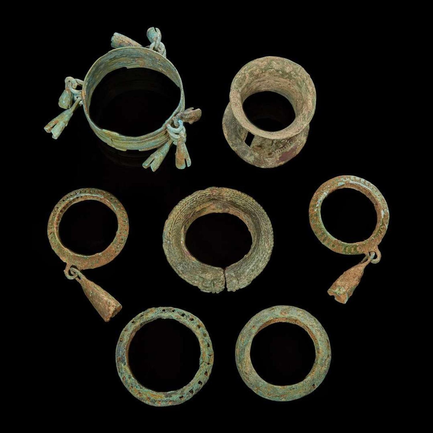 Seven assorted Vietnamese bronze bracelets and leg ornaments 越南青銅環飾一組七件 Dong Son Culture, circa 500 BC ?? ???500?