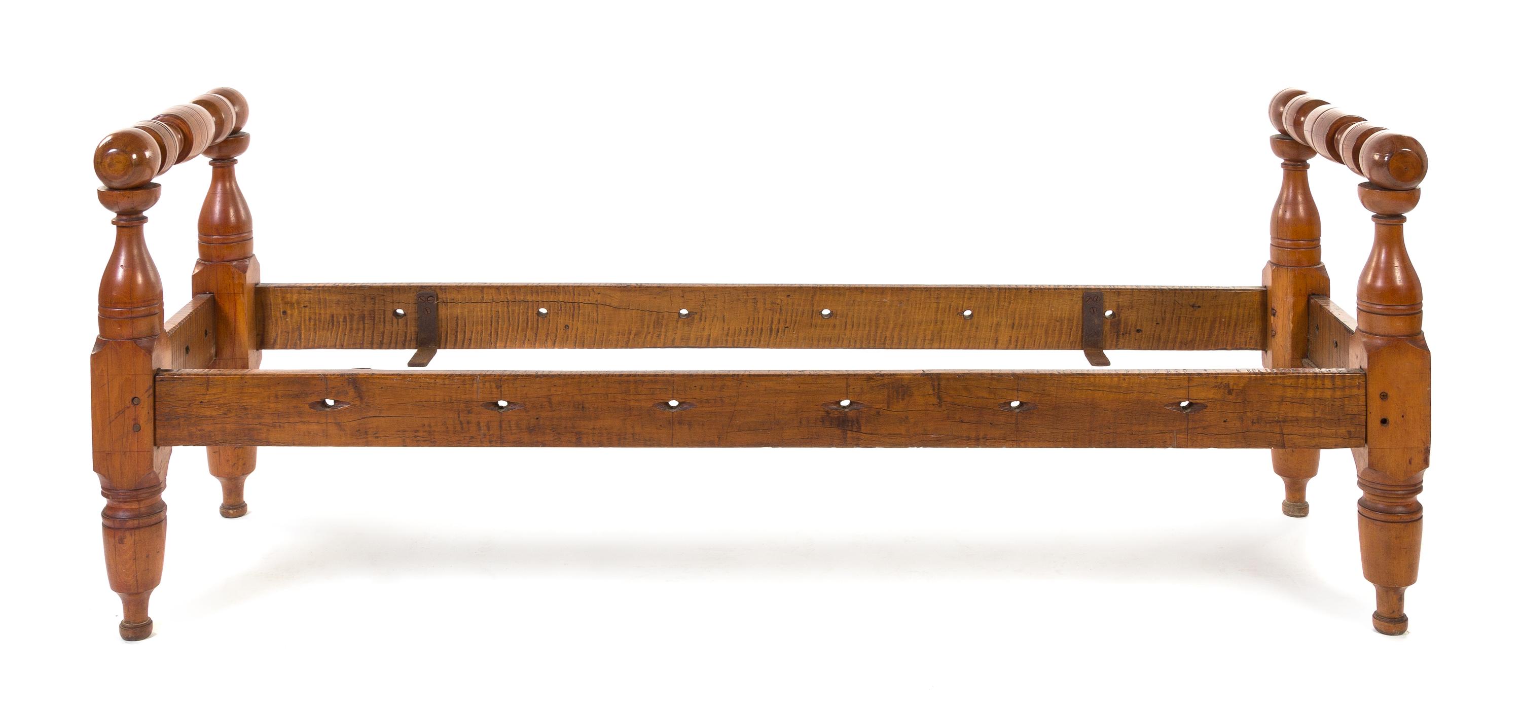 An American Provincial Maple Daybed Width 73 inches. — 19TH/20TH CENTURY
