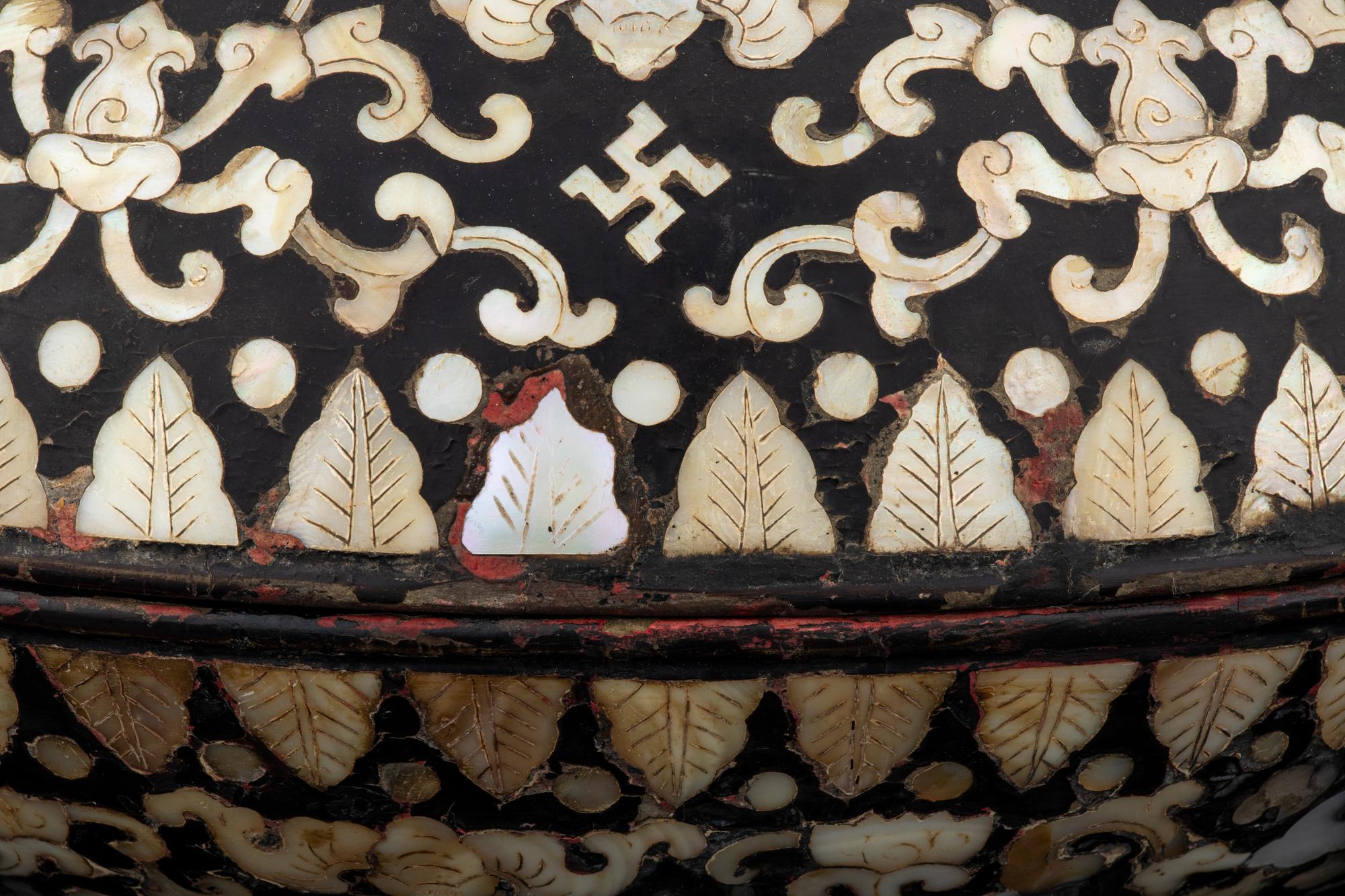 A Mother-of-Pearl Inlaid Black Lacquered Covered Box
