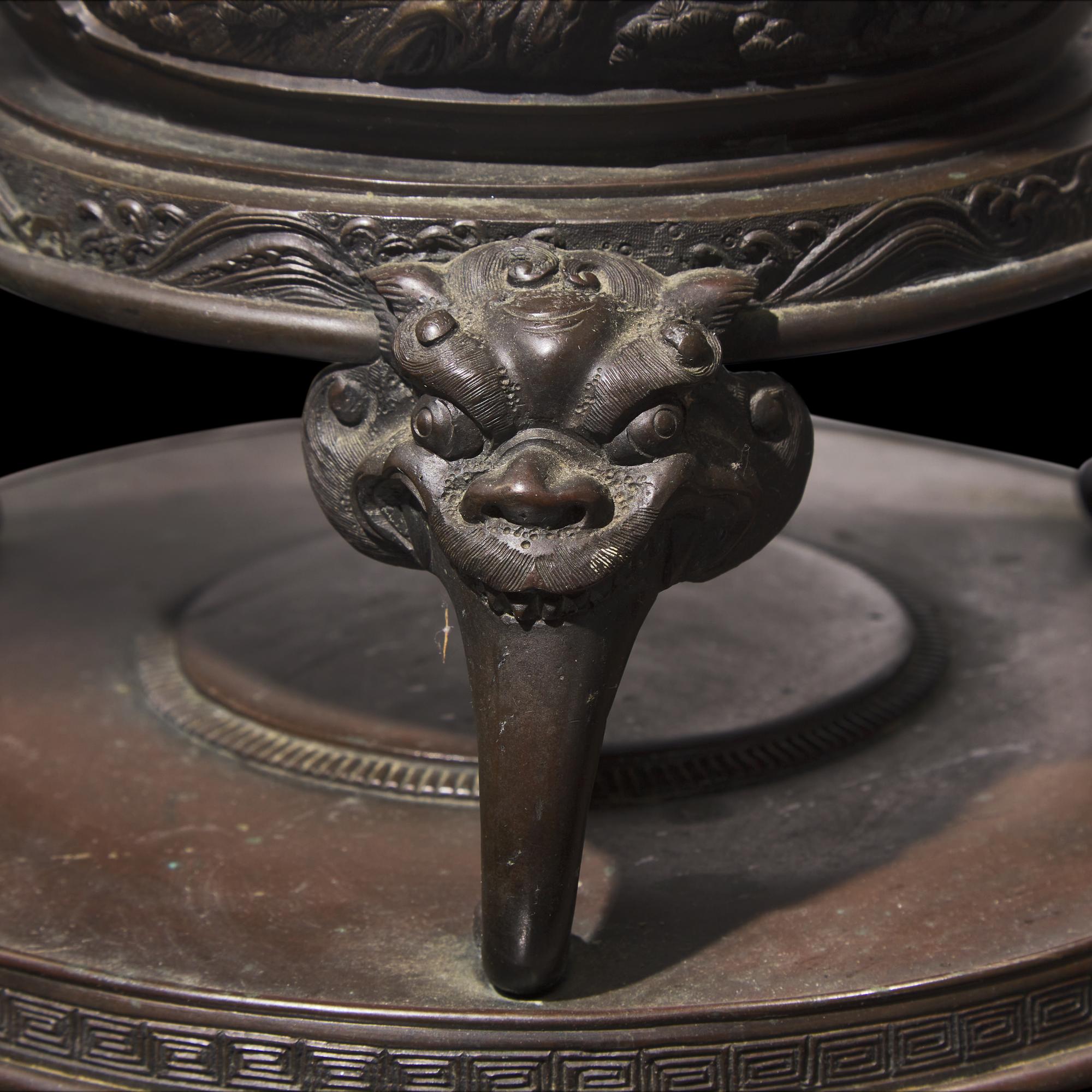 A Pair of Japanese Bronze Flower Vases, Meiji Period 日本明治時代 銅花樽一對