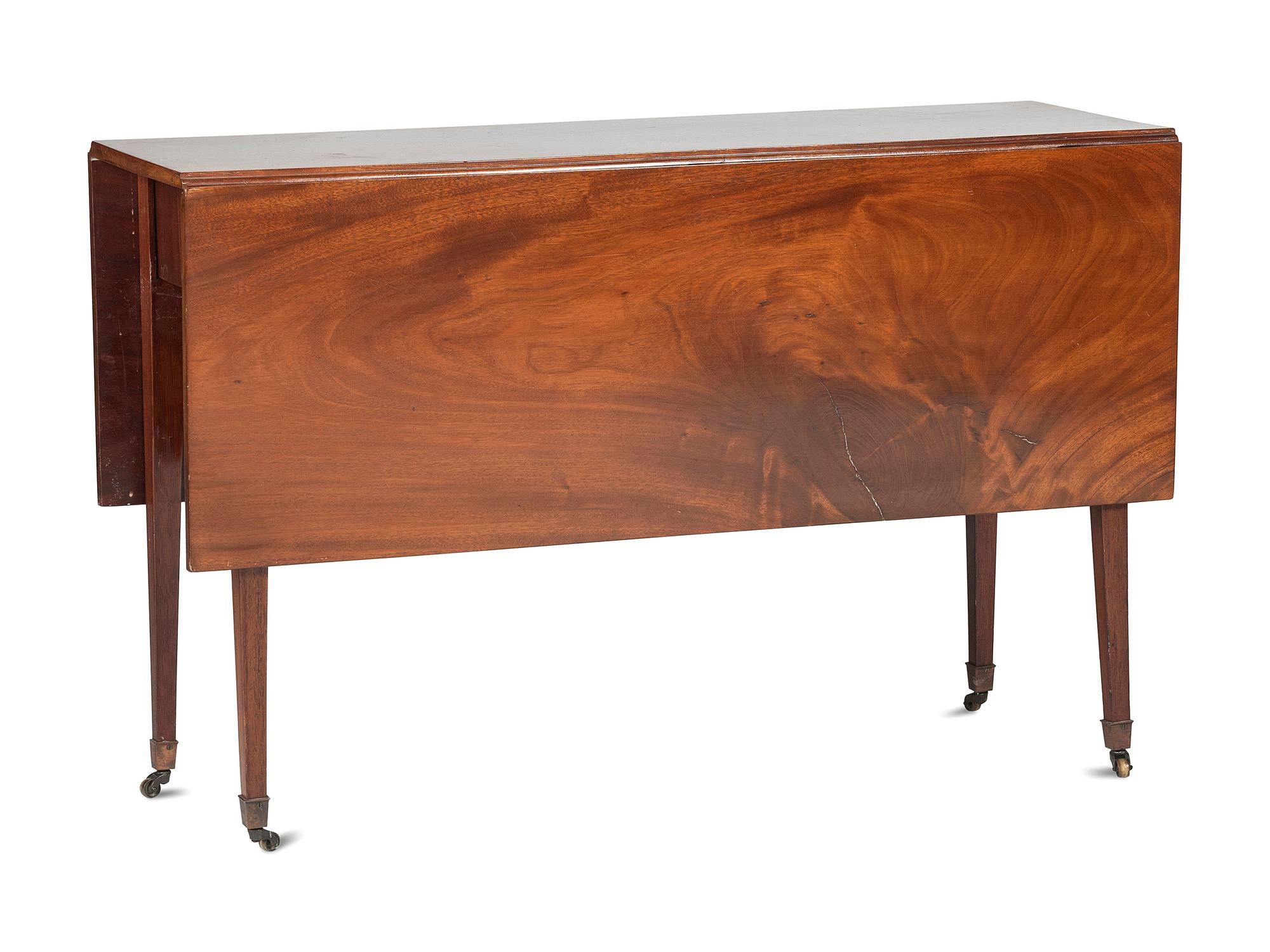 A Federal Mahogany Drop Leaf Table