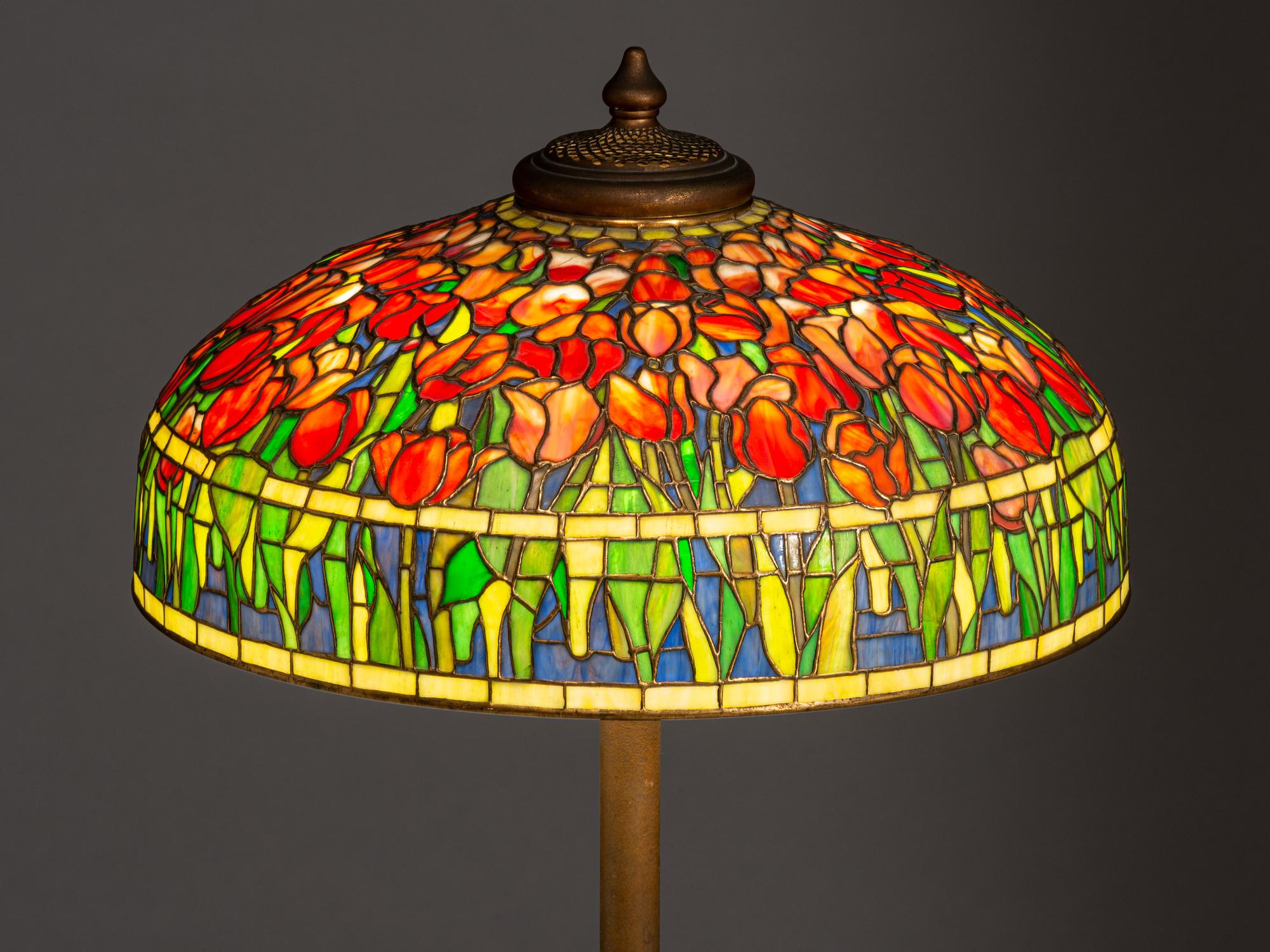 Tulip Floor Lamp with Piano Base