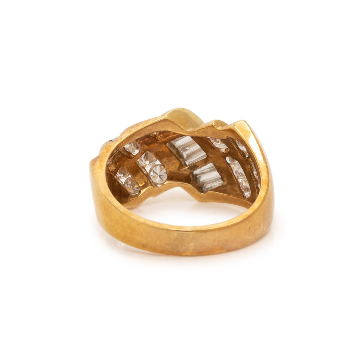 YELLOW GOLD AND DIAMOND RING