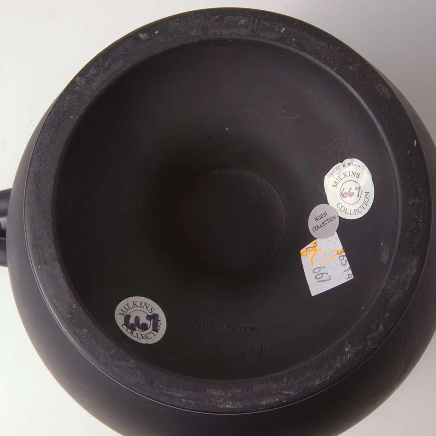A Wedgwood Black Basaltes Knot-Handled Wine Cooler UK, circa 1800