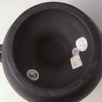 A Wedgwood Black Basaltes Knot-Handled Wine Cooler UK, circa 1800