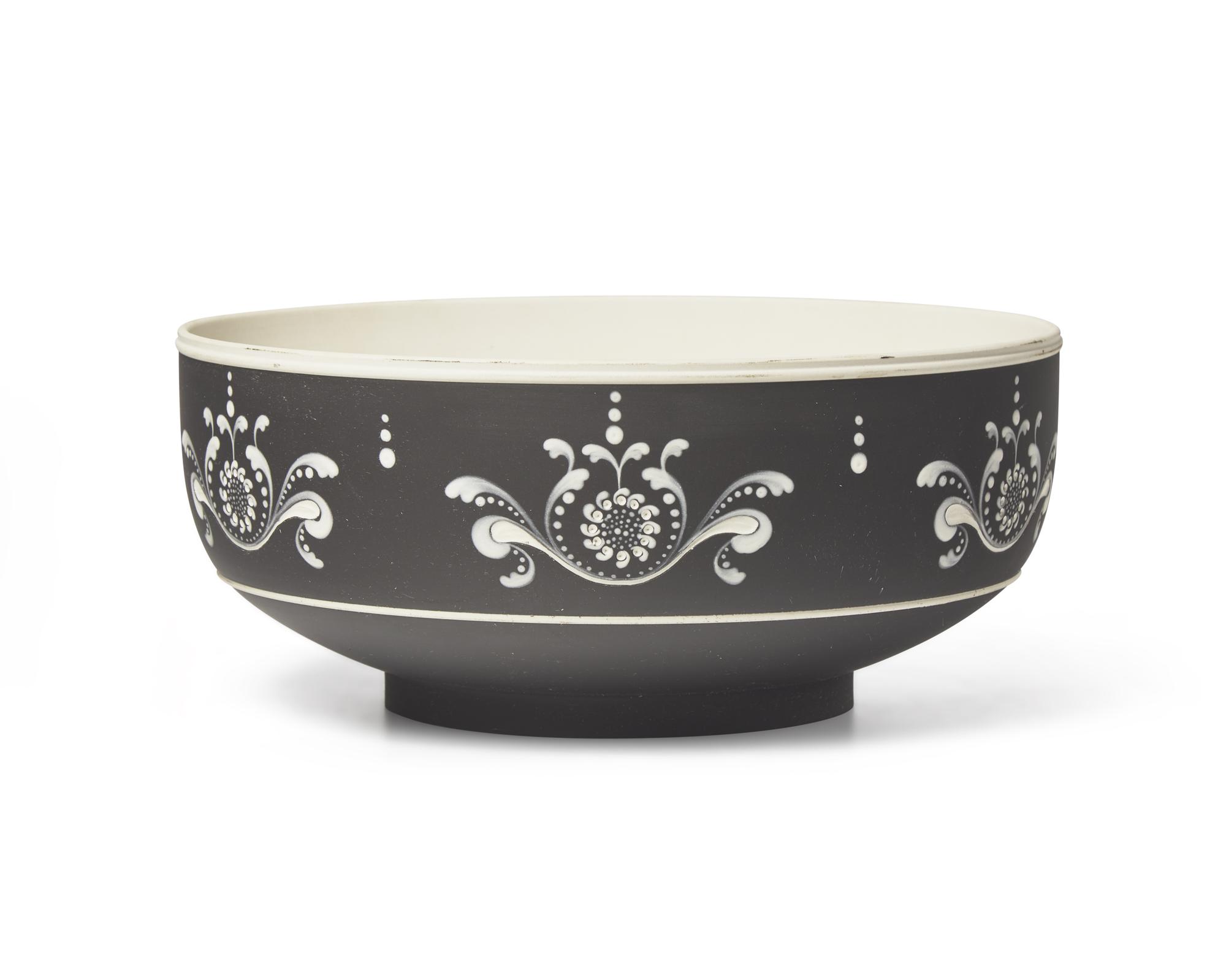 A Wedgwood Sgraffito Decorated Black Jasperware Bowl