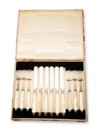 A Georgian Silver and Mother-of-Pearl Handled Dessert Service — 18TH/19TH CENTURY